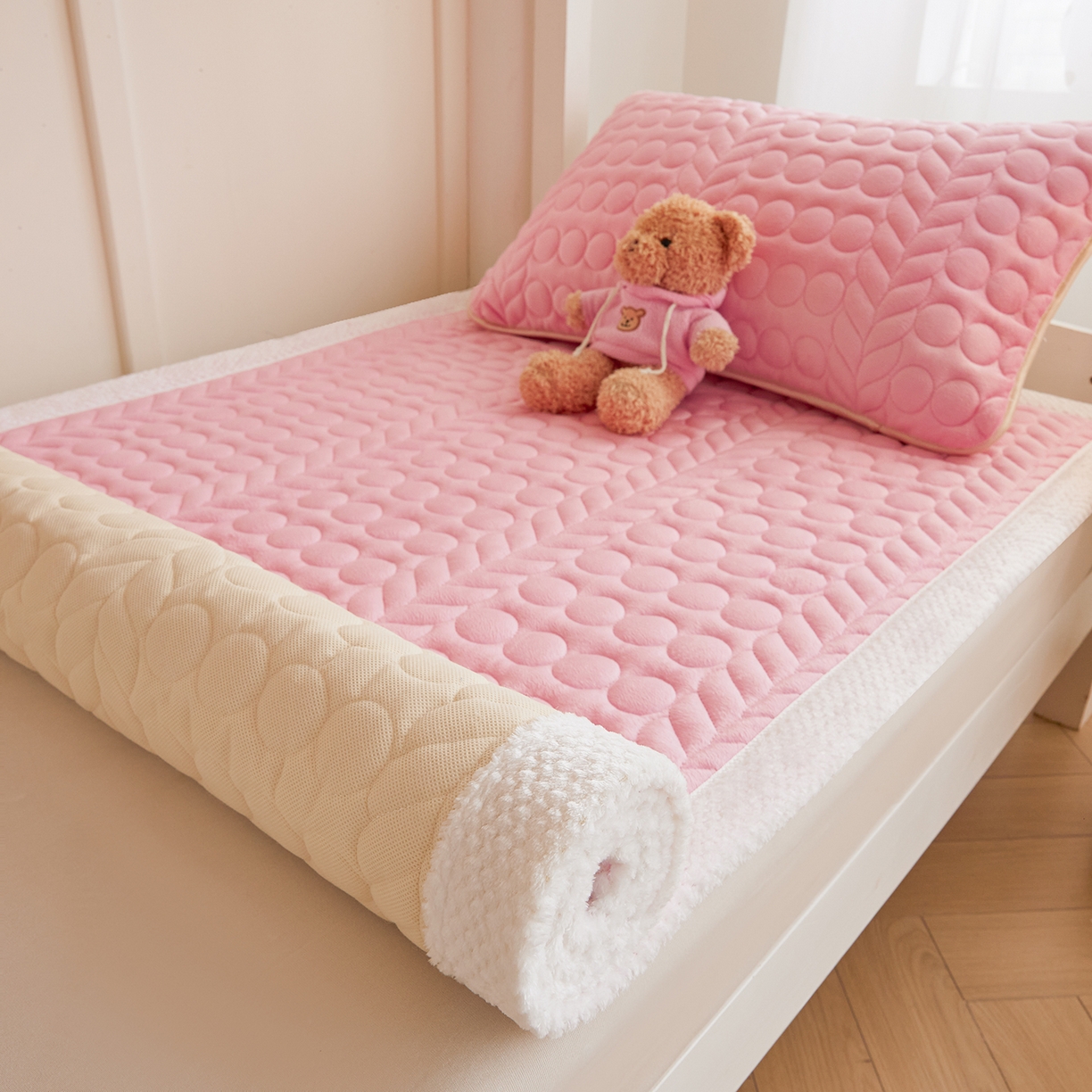 91家纺网 家纺一手货源 找家纺 希廷顿 2025新款保暖水晶绒宿舍床护垫 粉玉色