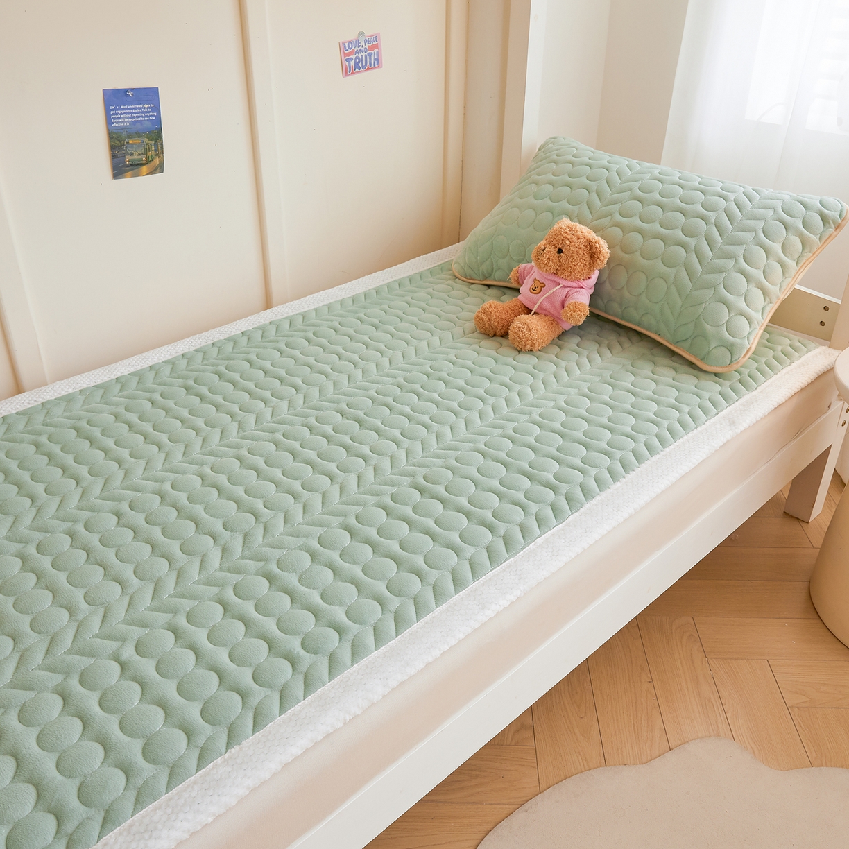 91家纺网 家纺一手货源 找家纺 希廷顿 2025新款保暖水晶绒宿舍床护垫 薄荷绿