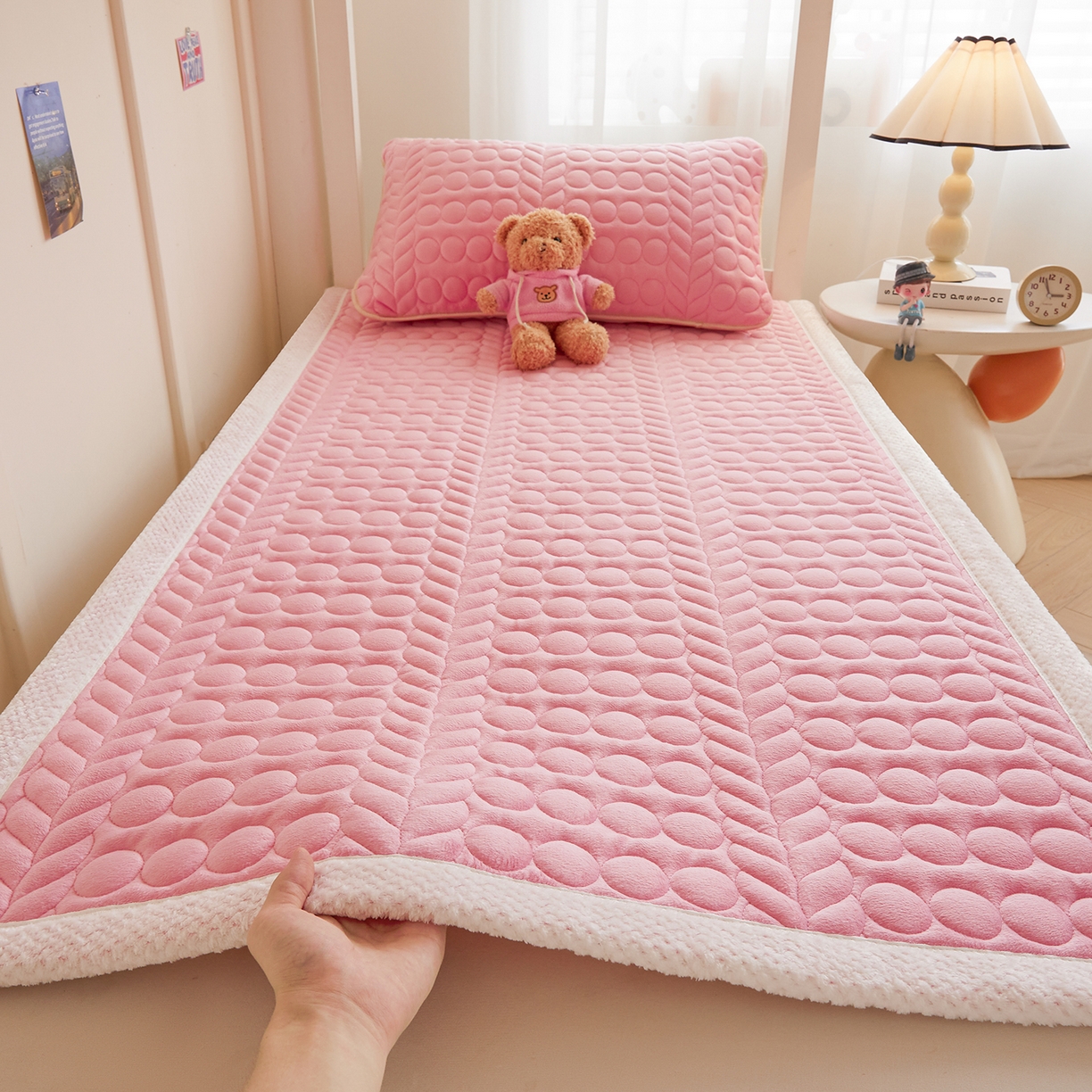 91家纺网 家纺一手货源 找家纺 希廷顿 2025新款保暖水晶绒宿舍床护垫 粉玉色