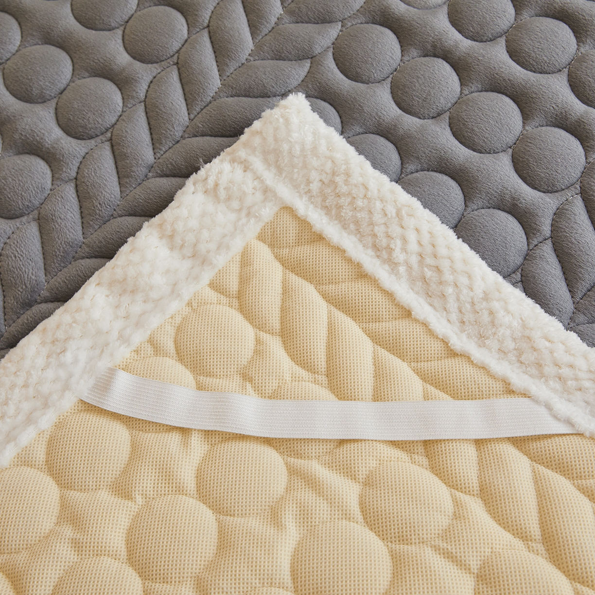 91家纺网 家纺一手货源 找家纺 希廷顿 2025新款保暖水晶绒宿舍床护垫 高级灰