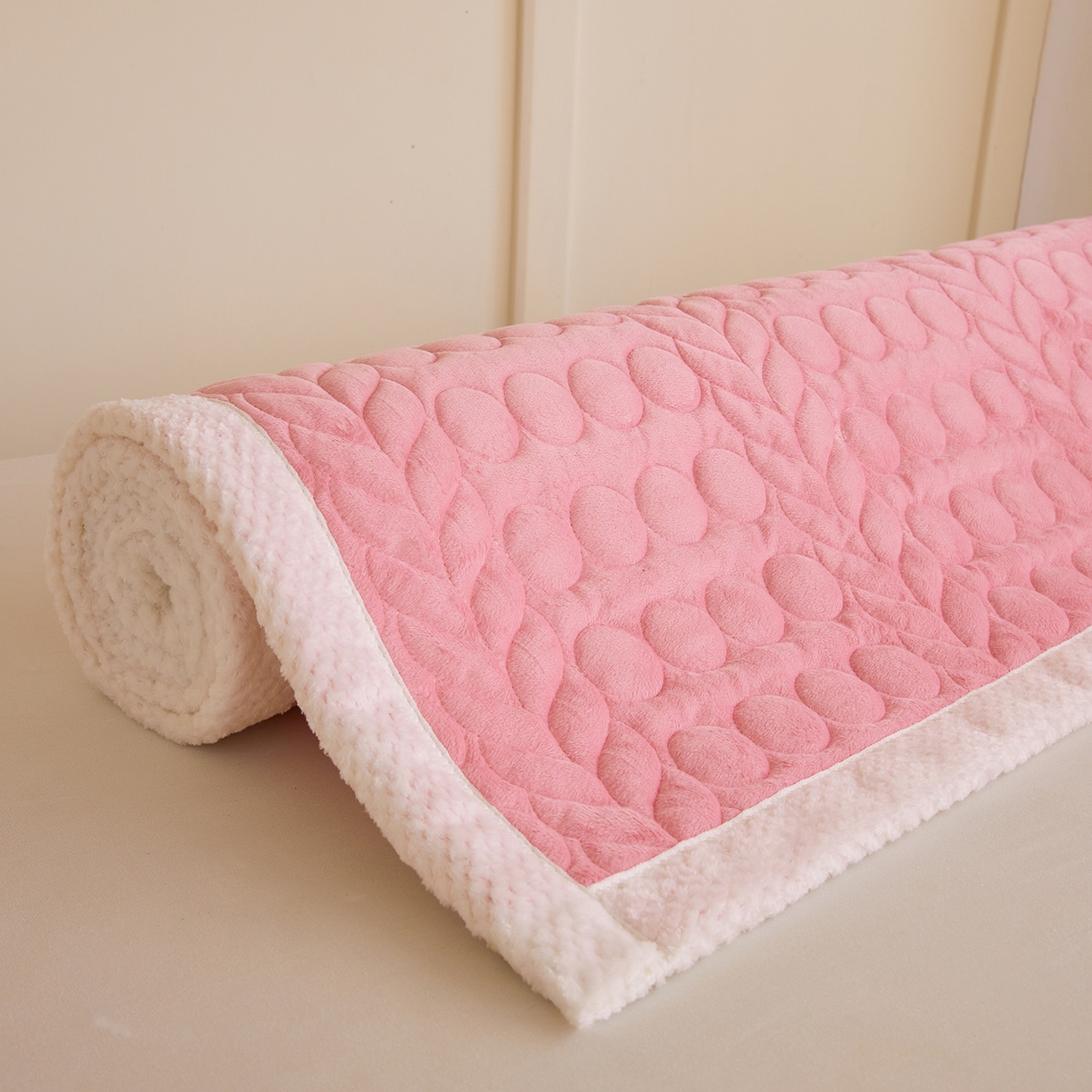 91家纺网 家纺一手货源 找家纺 希廷顿 2025新款保暖水晶绒宿舍床护垫 粉玉色