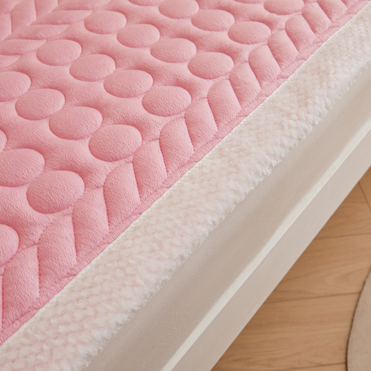 91家纺网 家纺一手货源 找家纺 希廷顿 2025新款保暖水晶绒宿舍床护垫 粉玉色