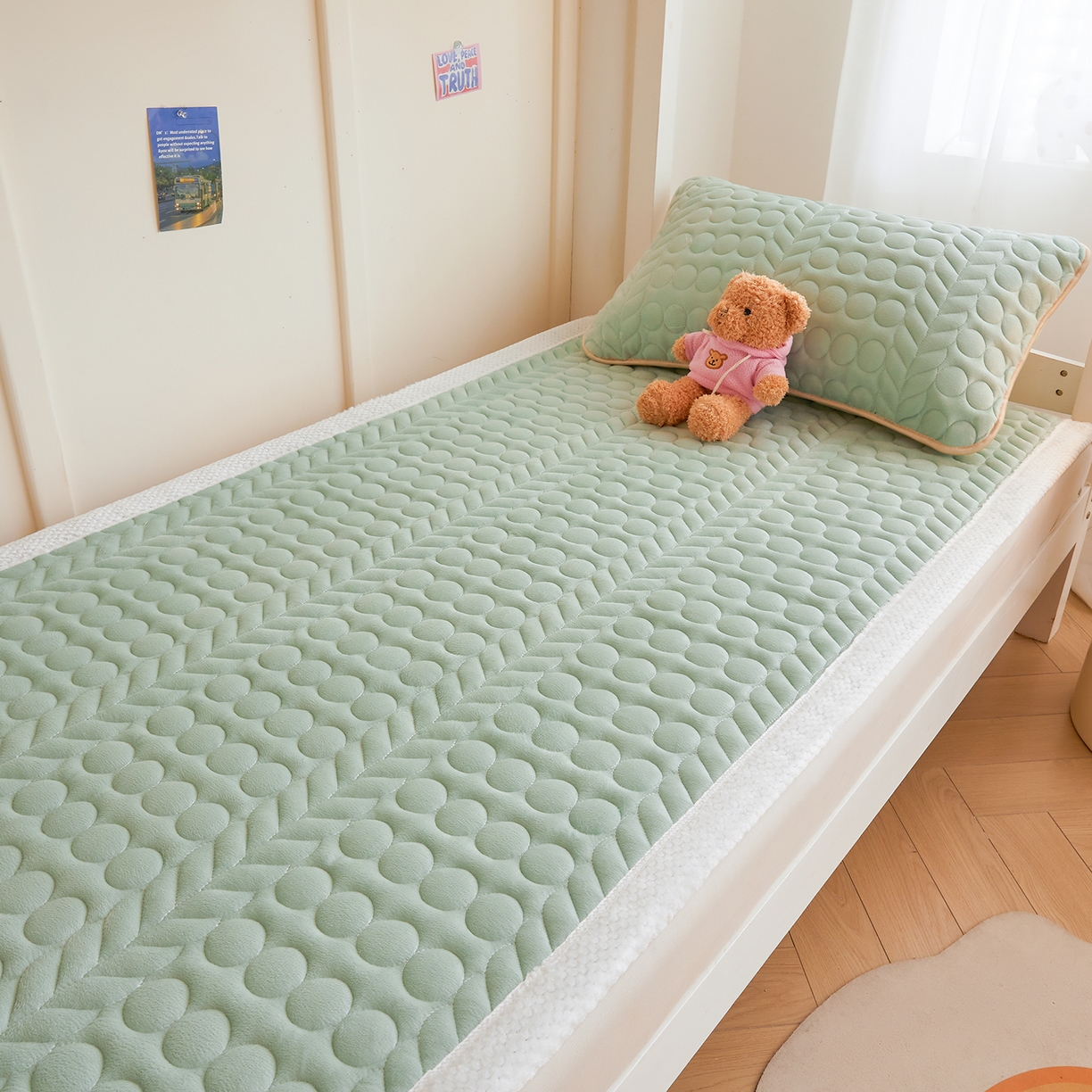 91家纺网 家纺一手货源 找家纺 希廷顿 2025新款保暖水晶绒宿舍床护垫 薄荷绿