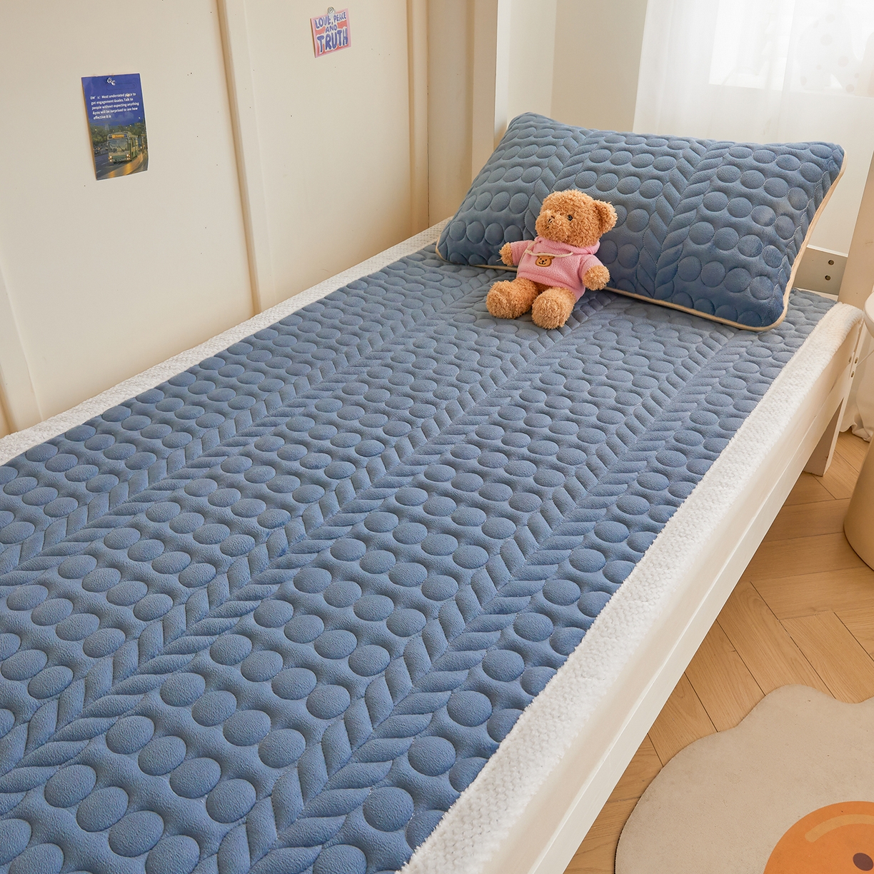 91家纺网 家纺一手货源 找家纺 希廷顿 2025新款保暖水晶绒宿舍床护垫 宾利蓝