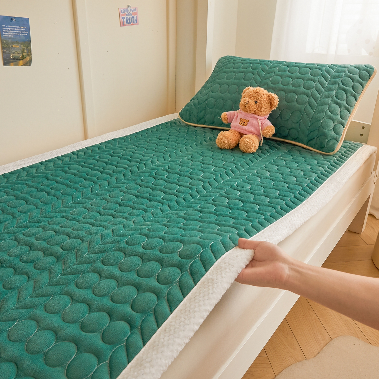 91家纺网 家纺一手货源 找家纺 希廷顿 2025新款保暖水晶绒宿舍床护垫 墨绿色