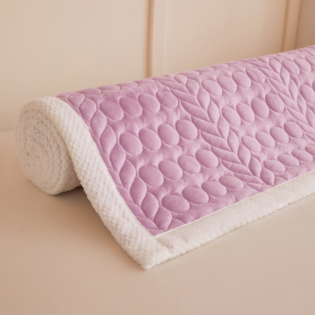 91家纺网 家纺一手货源 找家纺 希廷顿 2025新款保暖水晶绒宿舍床护垫 香芋紫