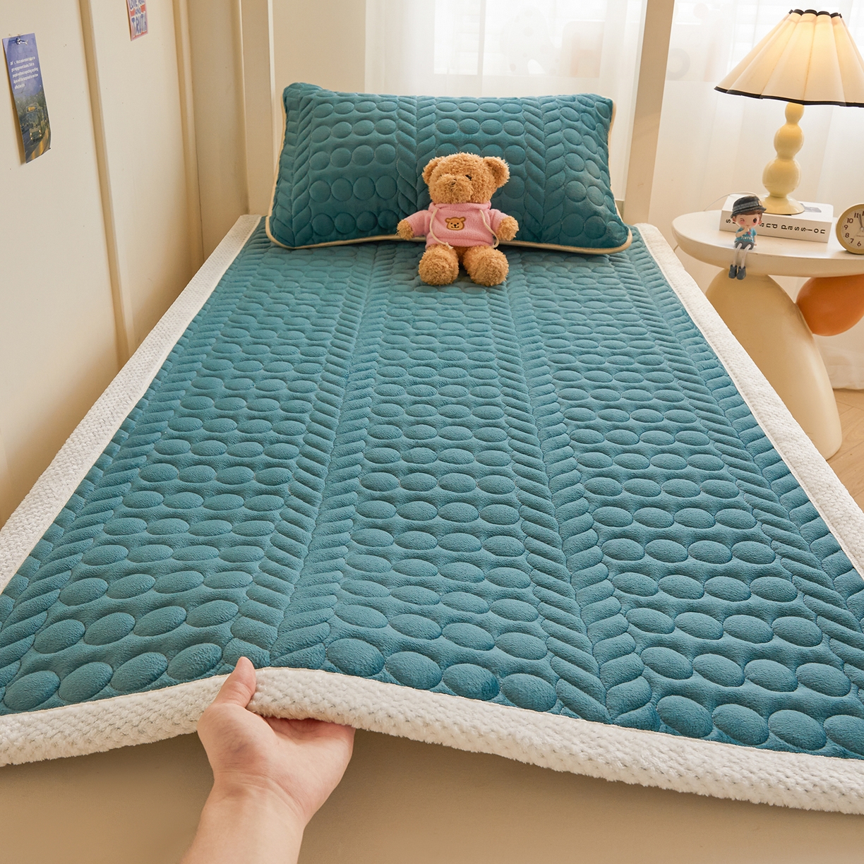 91家纺网 家纺一手货源 找家纺 希廷顿 2025新款保暖水晶绒宿舍床护垫 藏青色