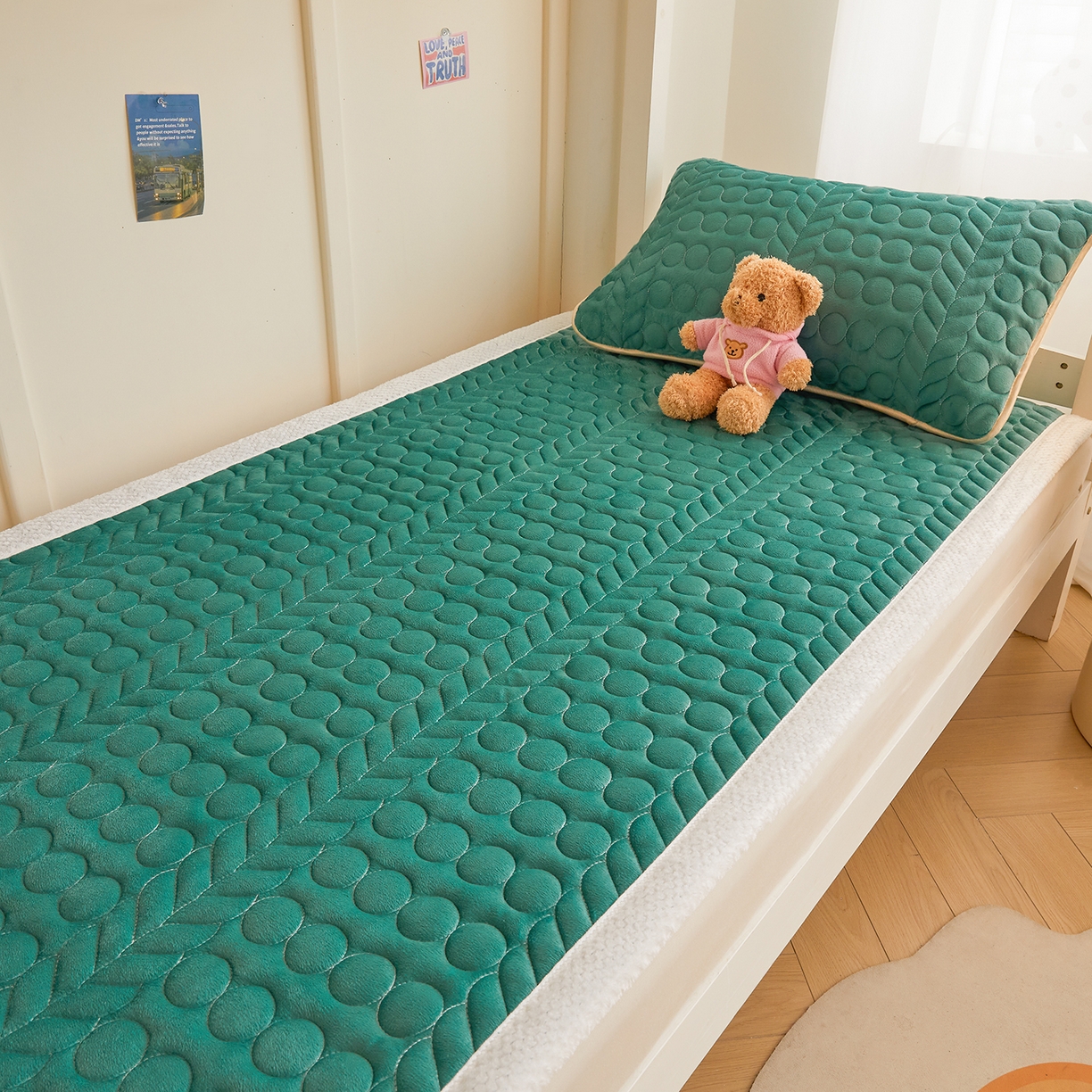 91家纺网 家纺一手货源 找家纺 希廷顿 2025新款保暖水晶绒宿舍床护垫 墨绿色