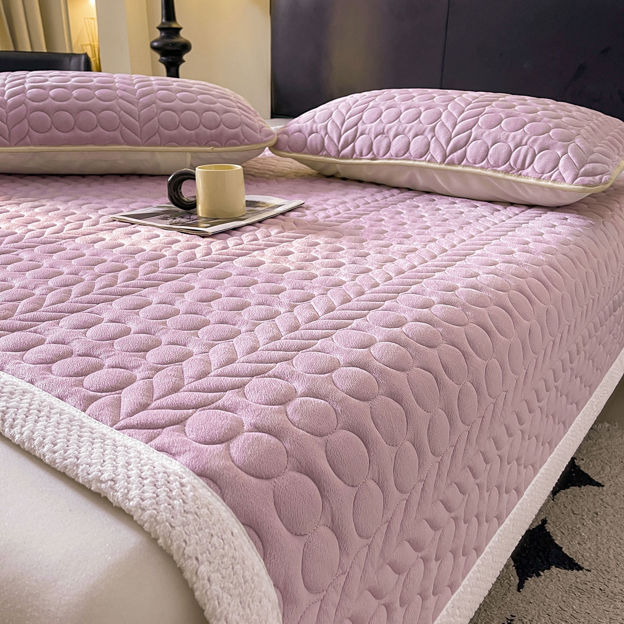 91家纺网 家纺一手货源 找家纺 希廷顿 2025新款加厚水晶绒床护垫 香芋紫