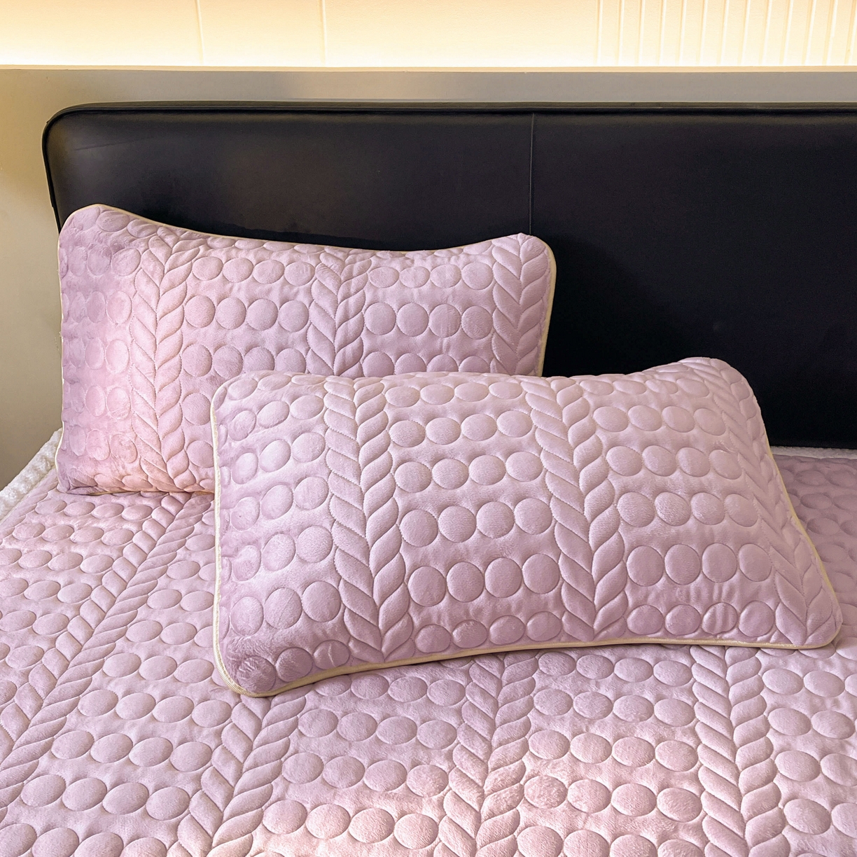 91家纺网 家纺一手货源 找家纺 希廷顿 2025新款加厚水晶绒床护垫 香芋紫