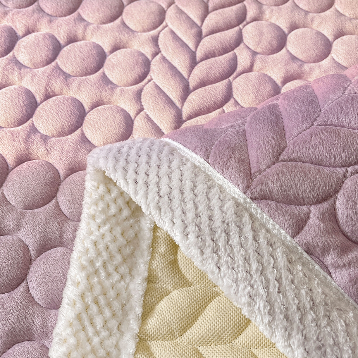 91家纺网 家纺一手货源 找家纺 希廷顿 2025新款加厚水晶绒床护垫 香芋紫