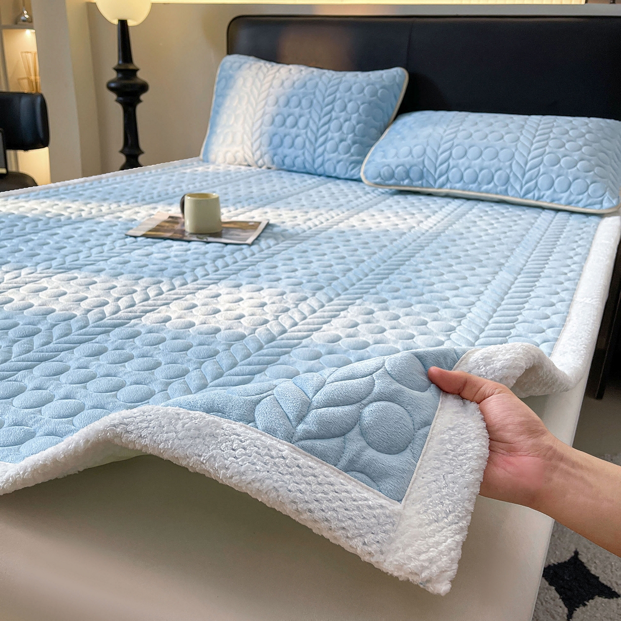 91家纺网 家纺一手货源 找家纺 希廷顿 2025新款加厚水晶绒床护垫 天空蓝