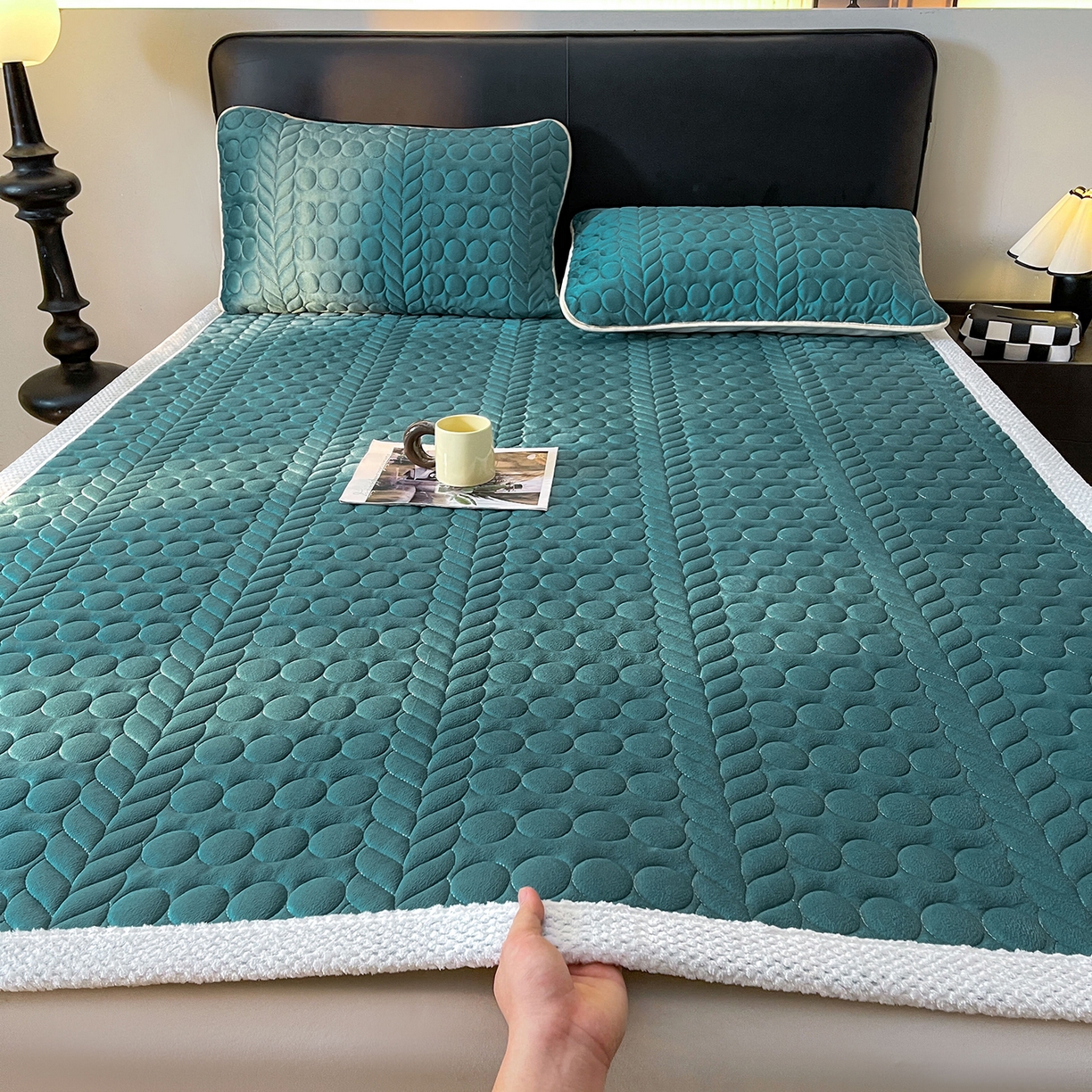 91家纺网 家纺一手货源 找家纺 希廷顿 2025新款加厚水晶绒床护垫 藏青色