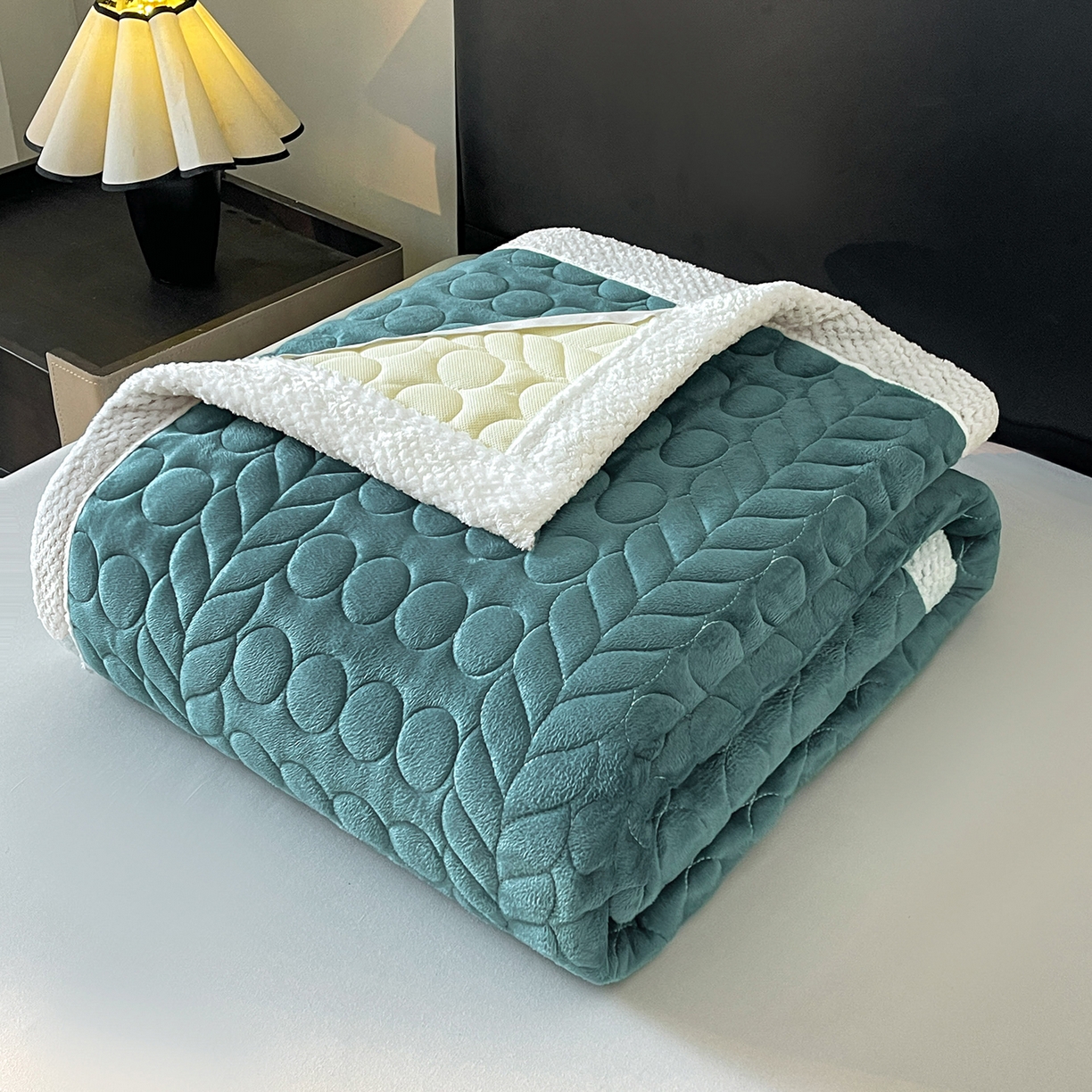 91家纺网 家纺一手货源 找家纺 希廷顿 2025新款加厚水晶绒床护垫 藏青色