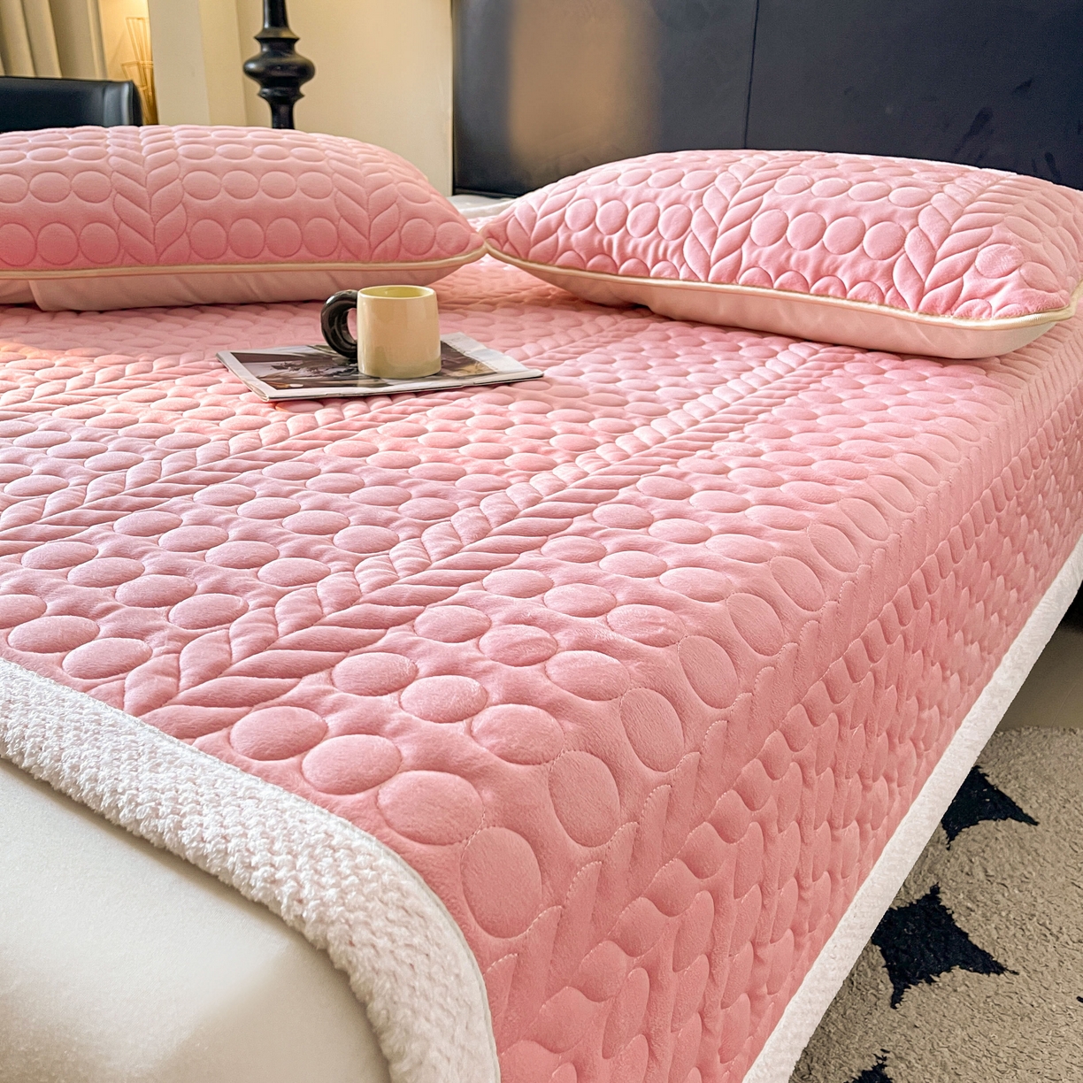 91家纺网 家纺一手货源 找家纺 希廷顿 2025新款加厚水晶绒床护垫 粉玉色