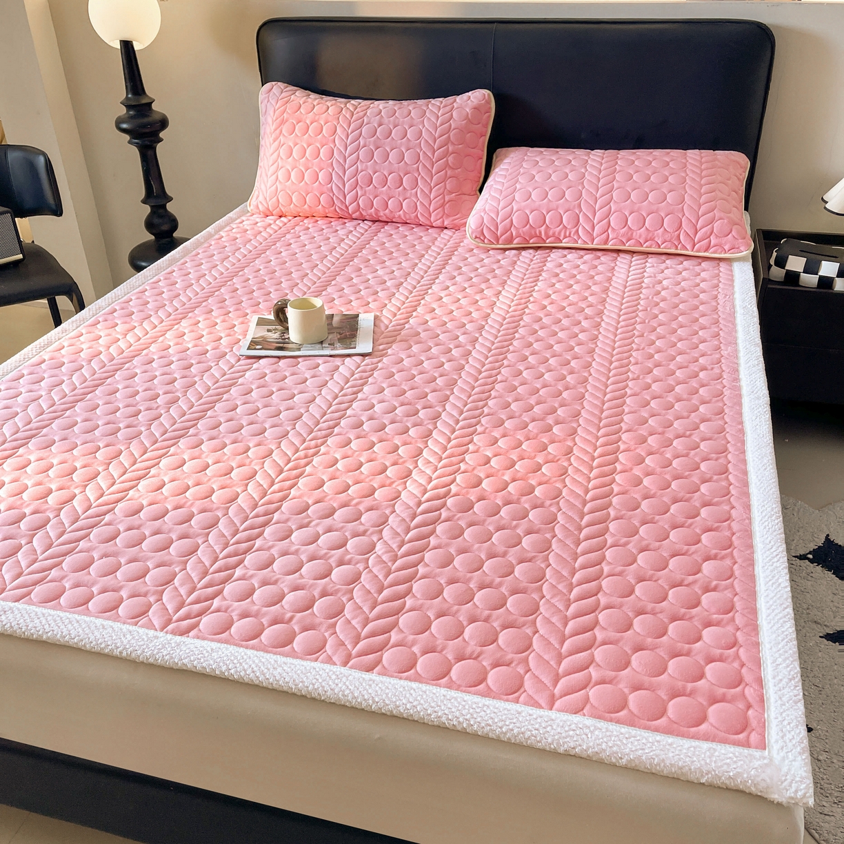 91家纺网 家纺一手货源 找家纺 希廷顿 2025新款加厚水晶绒床护垫 粉玉色