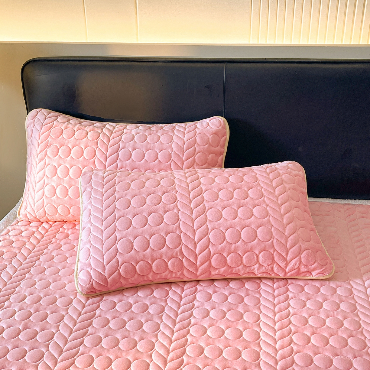 91家纺网 家纺一手货源 找家纺 希廷顿 2025新款加厚水晶绒床护垫 粉玉色