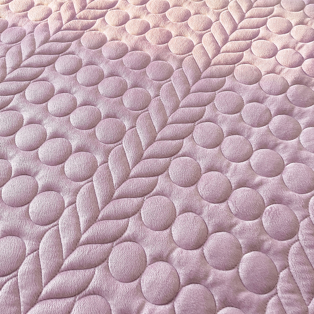 91家纺网 家纺一手货源 找家纺 希廷顿 2025新款加厚水晶绒床护垫 香芋紫