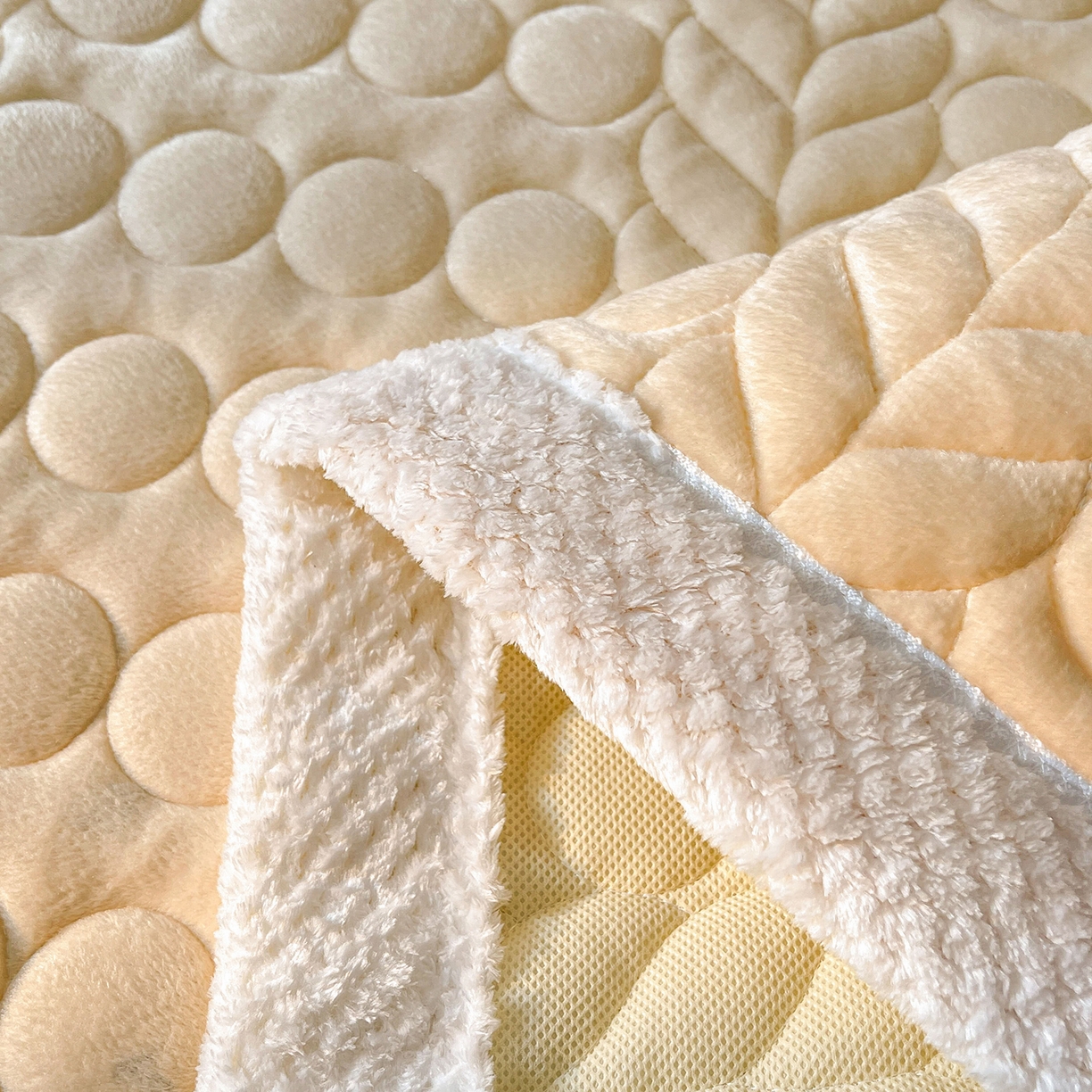 91家纺网 家纺一手货源 找家纺 希廷顿 2025新款加厚水晶绒床护垫 奶咖色