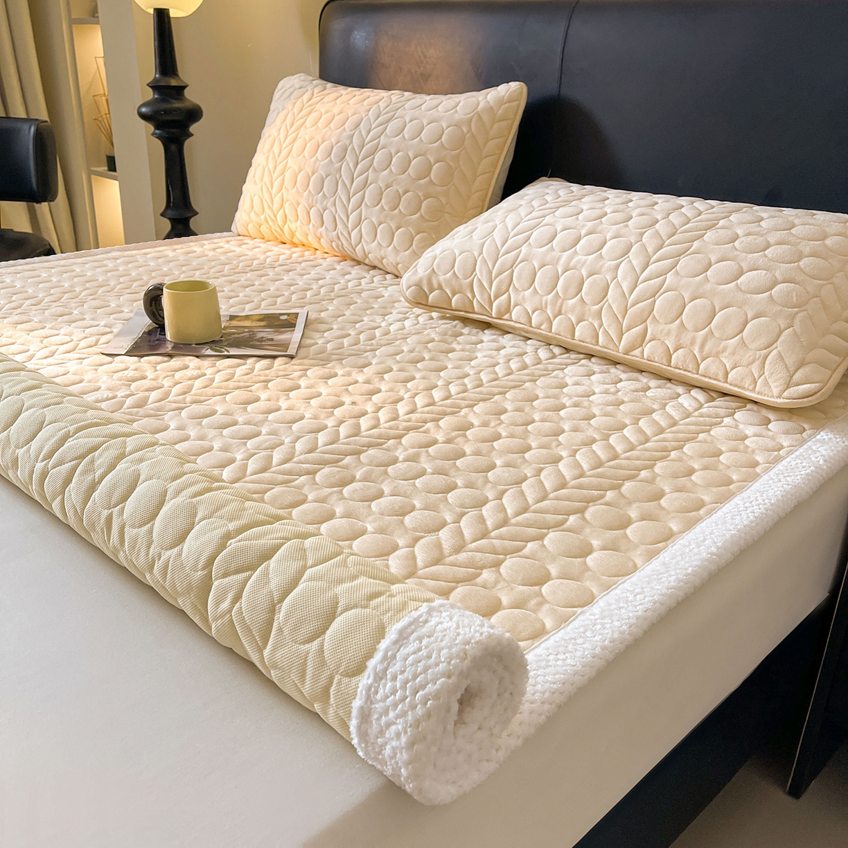 91家纺网 家纺一手货源 找家纺 希廷顿 2025新款加厚水晶绒床护垫 奶咖色