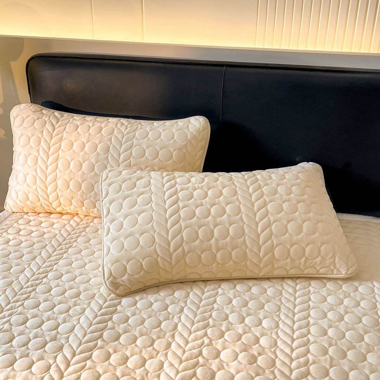 91家纺网 家纺一手货源 找家纺 希廷顿 2025新款加厚水晶绒床护垫 奶咖色