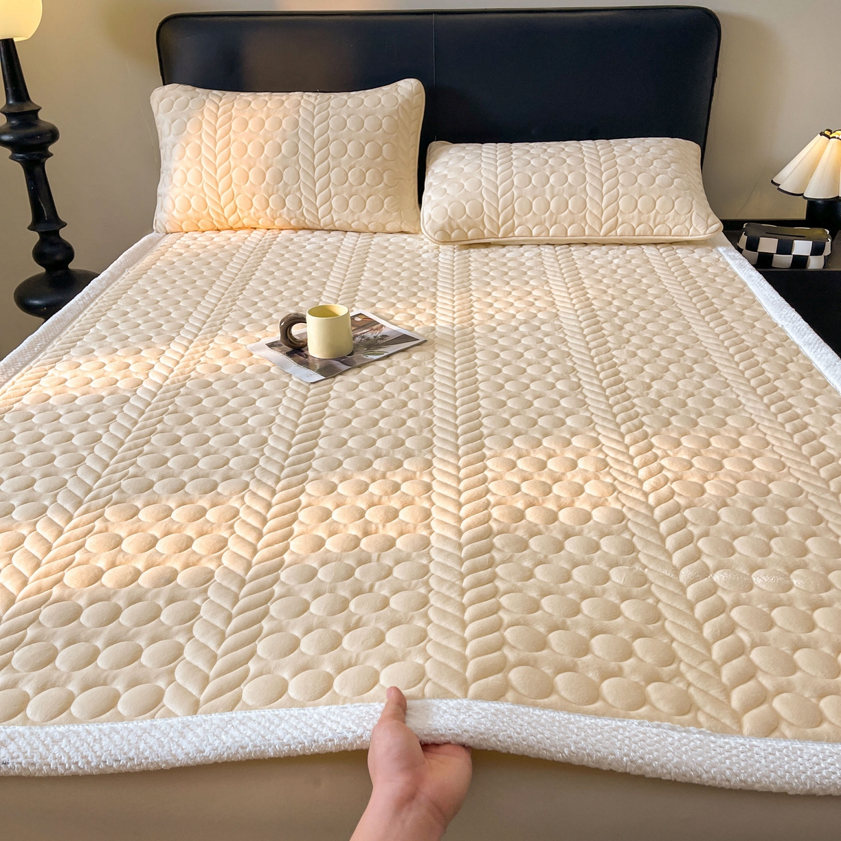 91家纺网 家纺一手货源 找家纺 希廷顿 2025新款加厚水晶绒床护垫 奶咖色