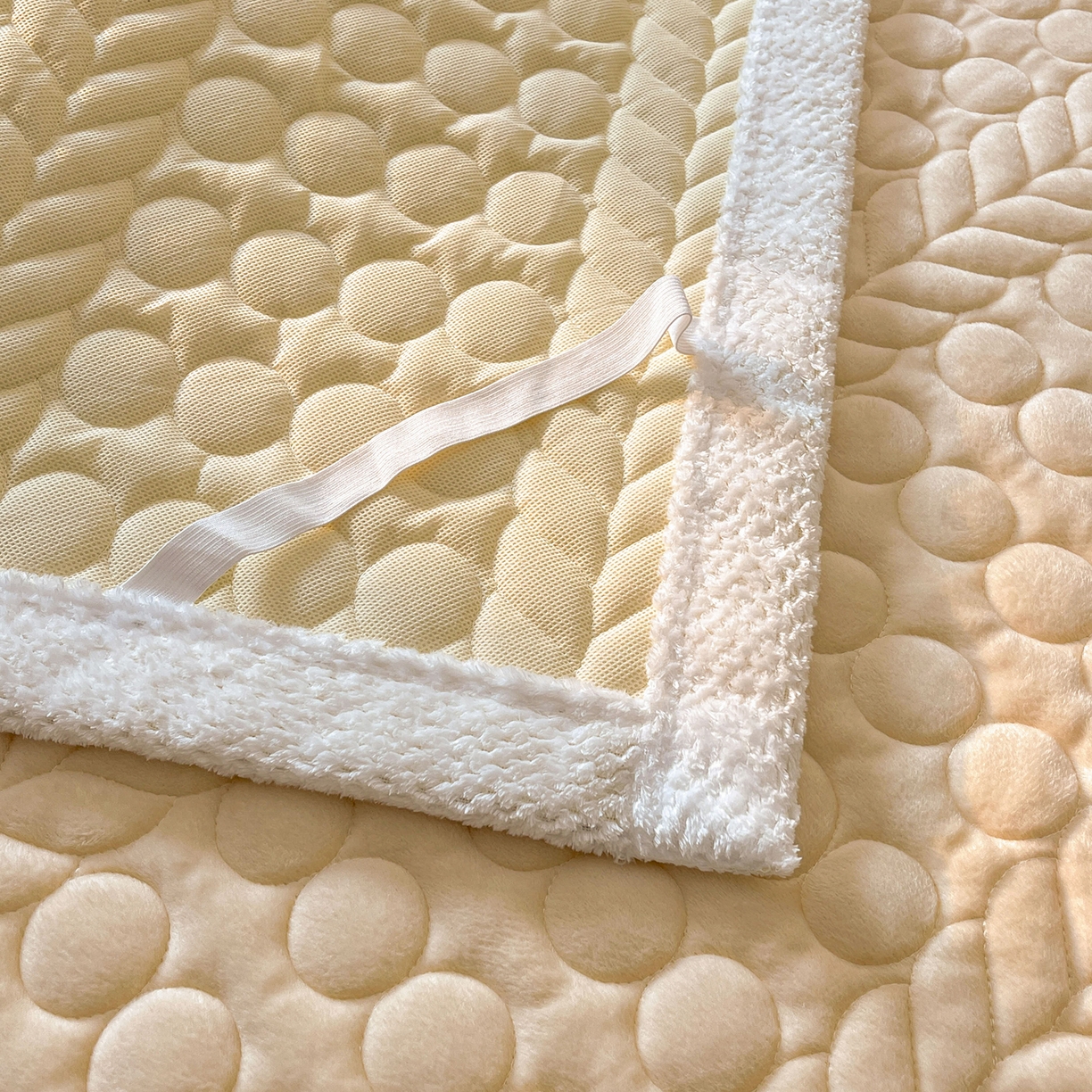 91家纺网 家纺一手货源 找家纺 希廷顿 2025新款加厚水晶绒床护垫 奶咖色