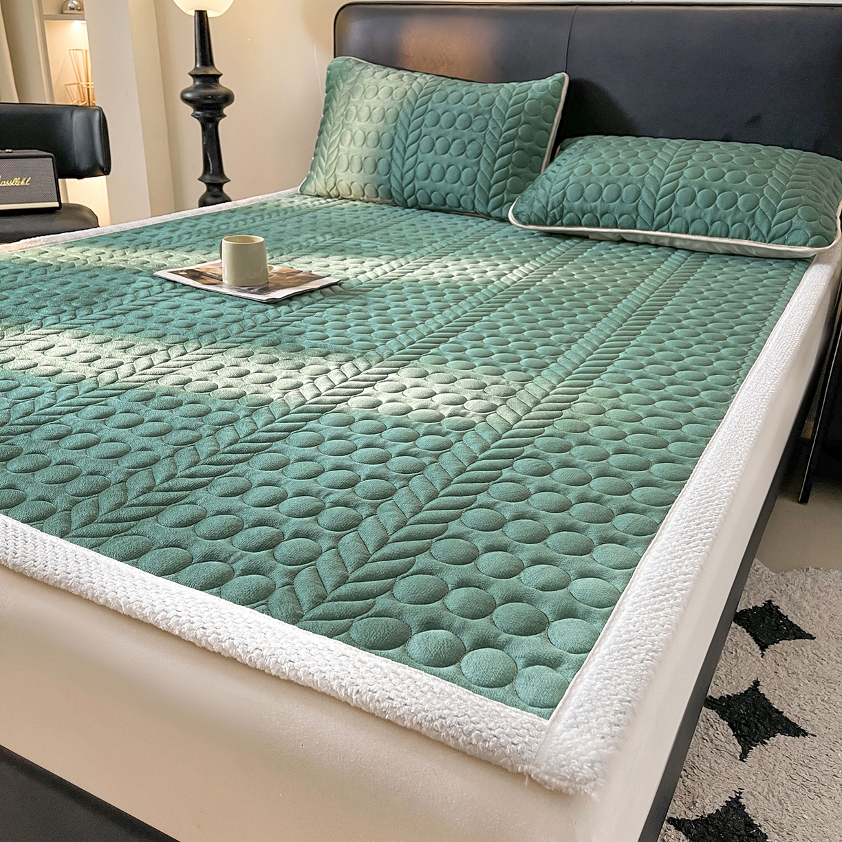 91家纺网 家纺一手货源 找家纺 希廷顿 2025新款加厚水晶绒床护垫 墨绿色