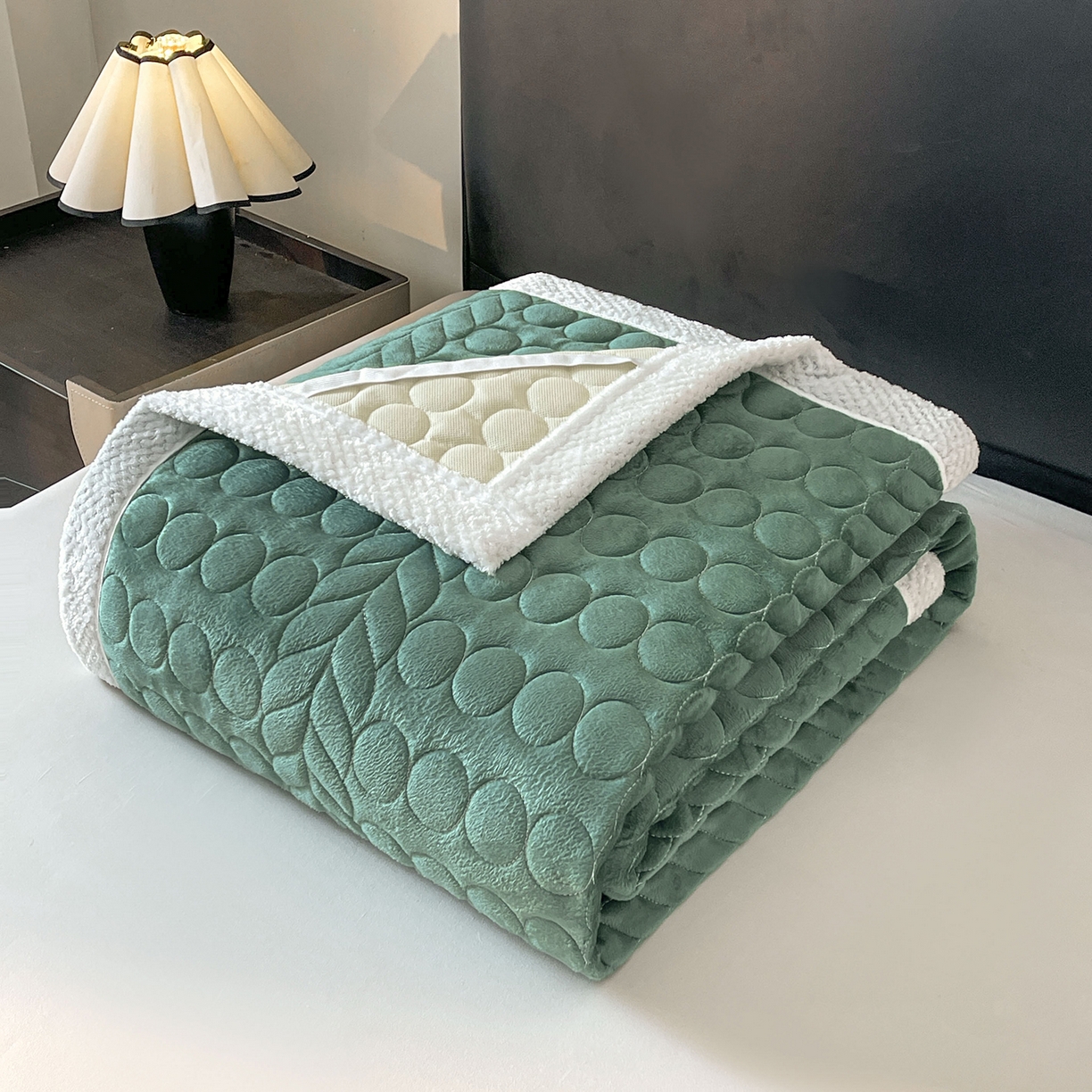 91家纺网 家纺一手货源 找家纺 希廷顿 2025新款加厚水晶绒床护垫 墨绿色