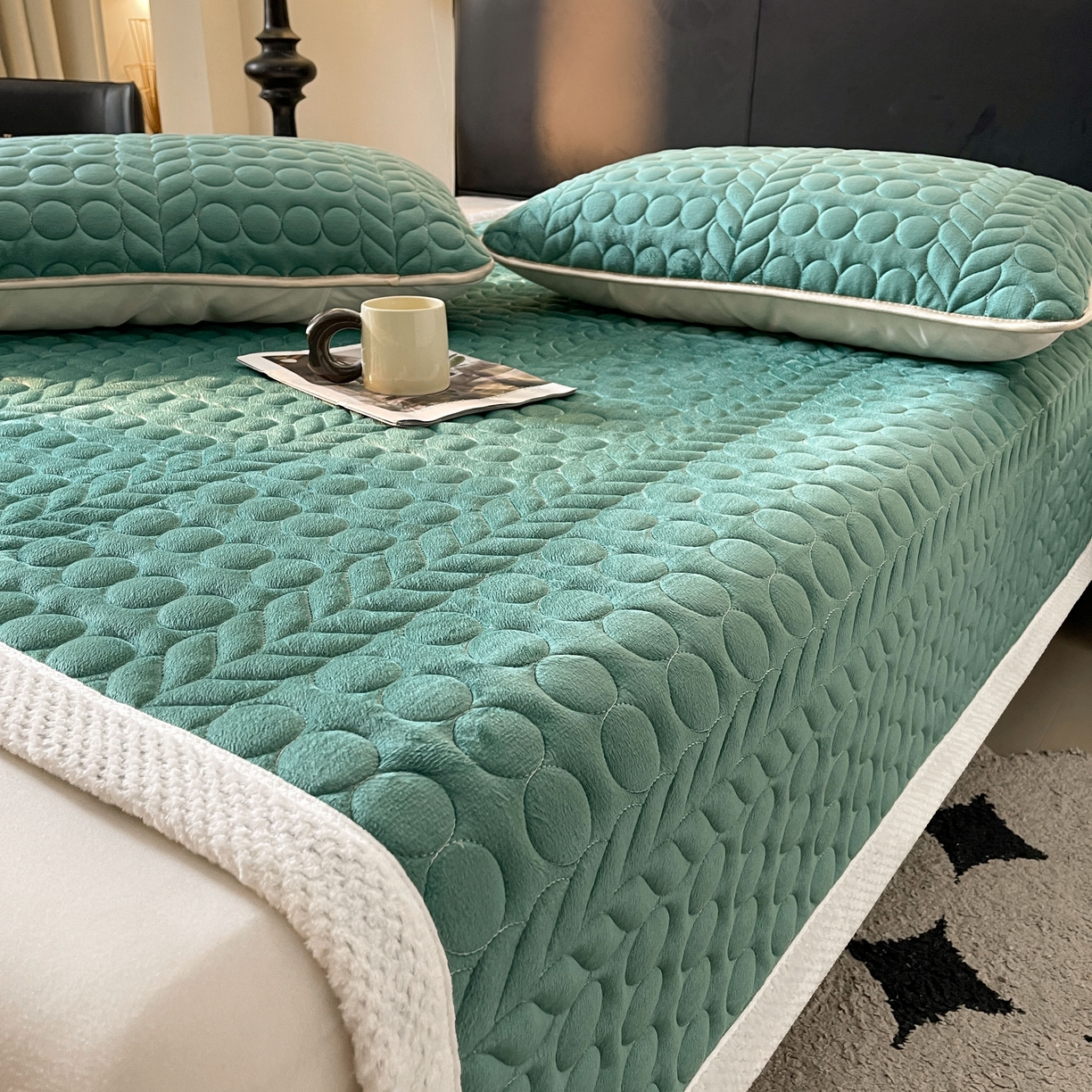 91家纺网 家纺一手货源 找家纺 希廷顿 2025新款加厚水晶绒床护垫 墨绿色