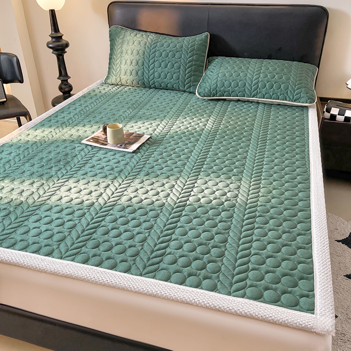 91家纺网 家纺一手货源 找家纺 希廷顿 2025新款加厚水晶绒床护垫 墨绿色