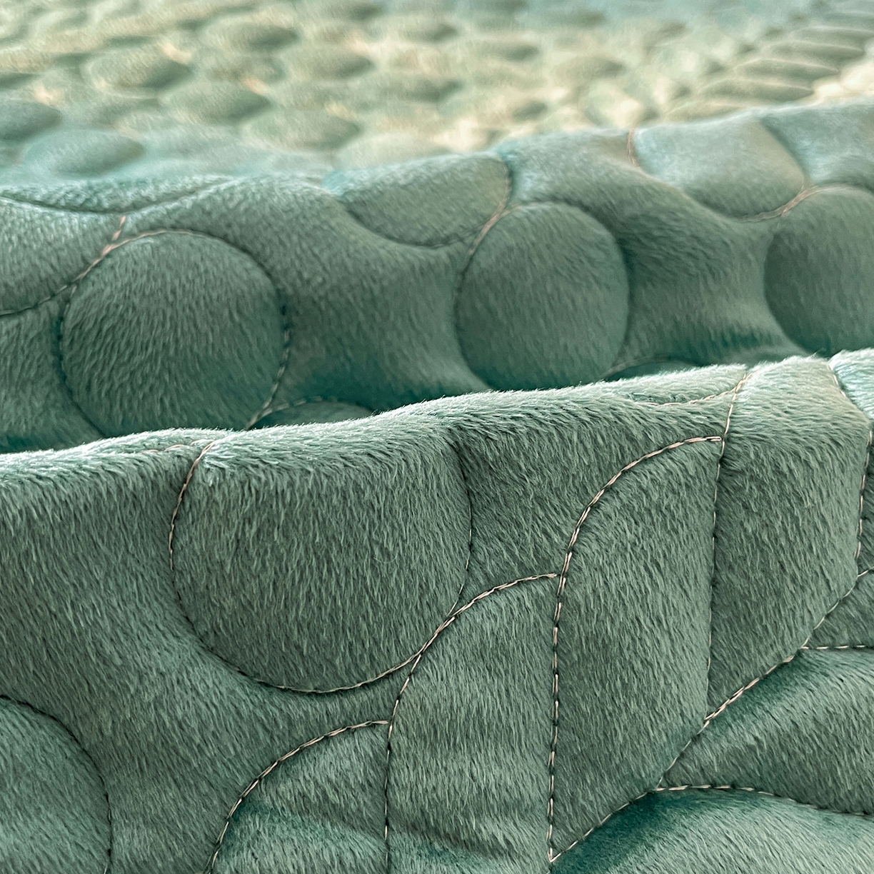 91家纺网 家纺一手货源 找家纺 希廷顿 2025新款加厚水晶绒床护垫 墨绿色