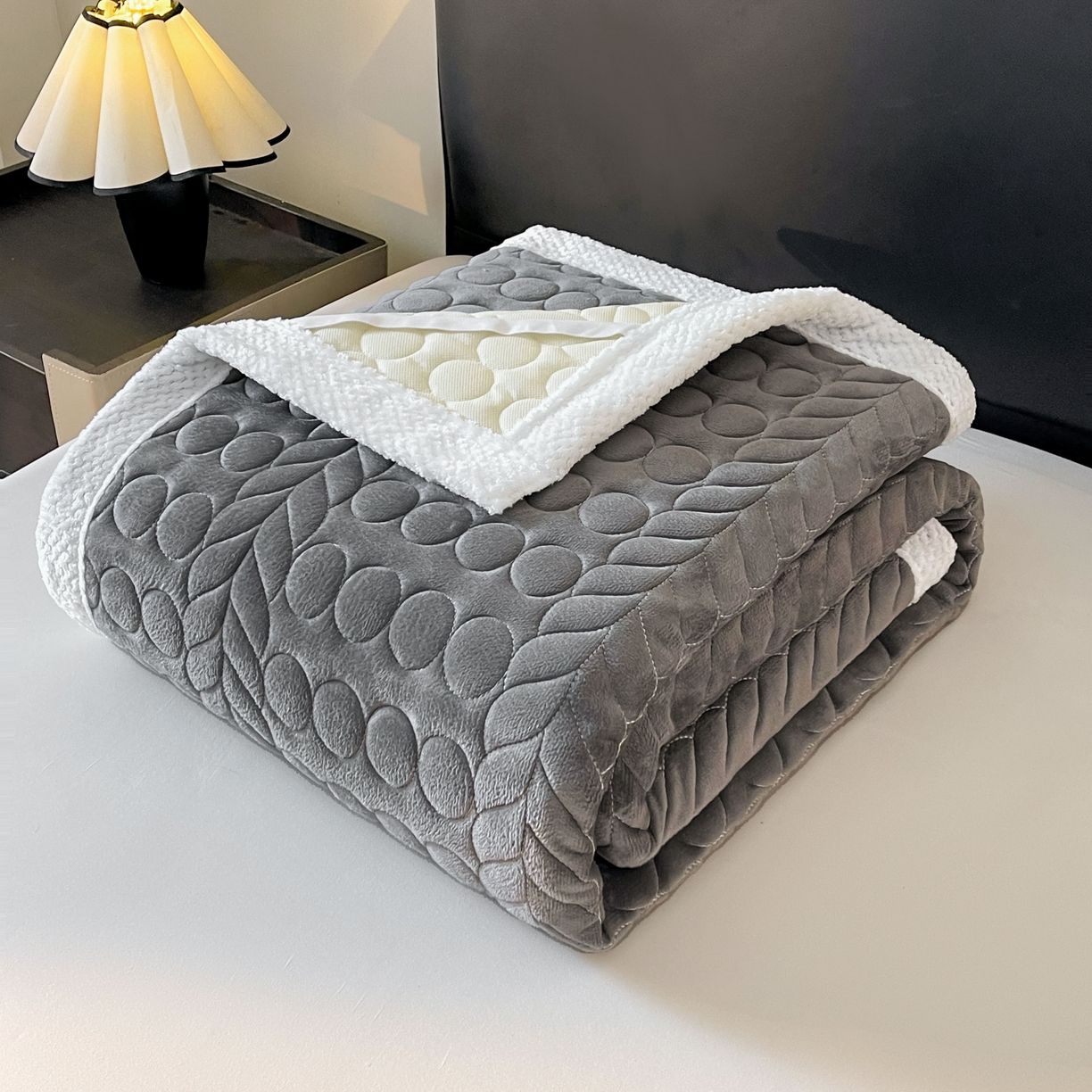 91家纺网 家纺一手货源 找家纺 希廷顿 2025新款加厚水晶绒床护垫 高级灰