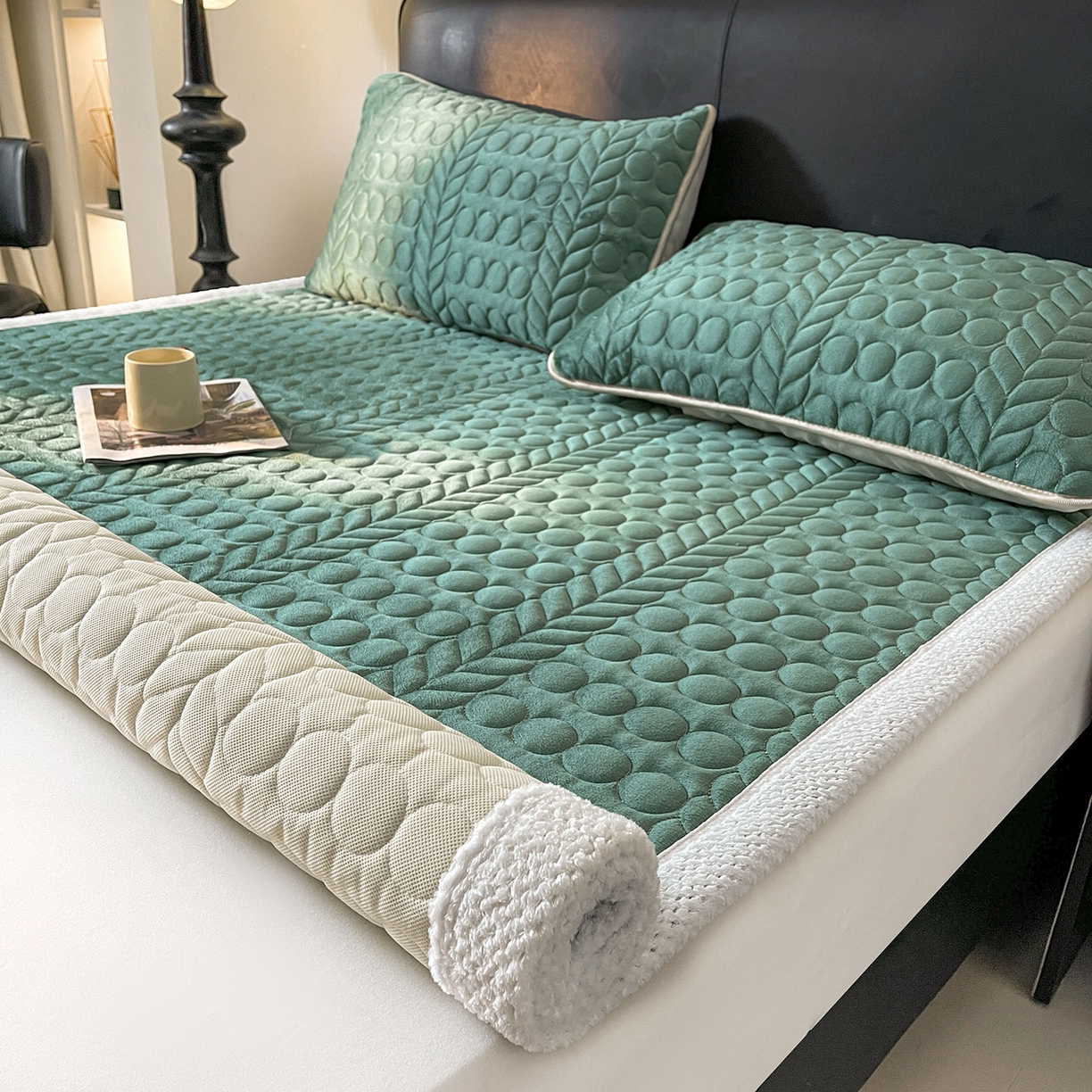 91家纺网 家纺一手货源 找家纺 希廷顿 2025新款加厚水晶绒床护垫 墨绿色