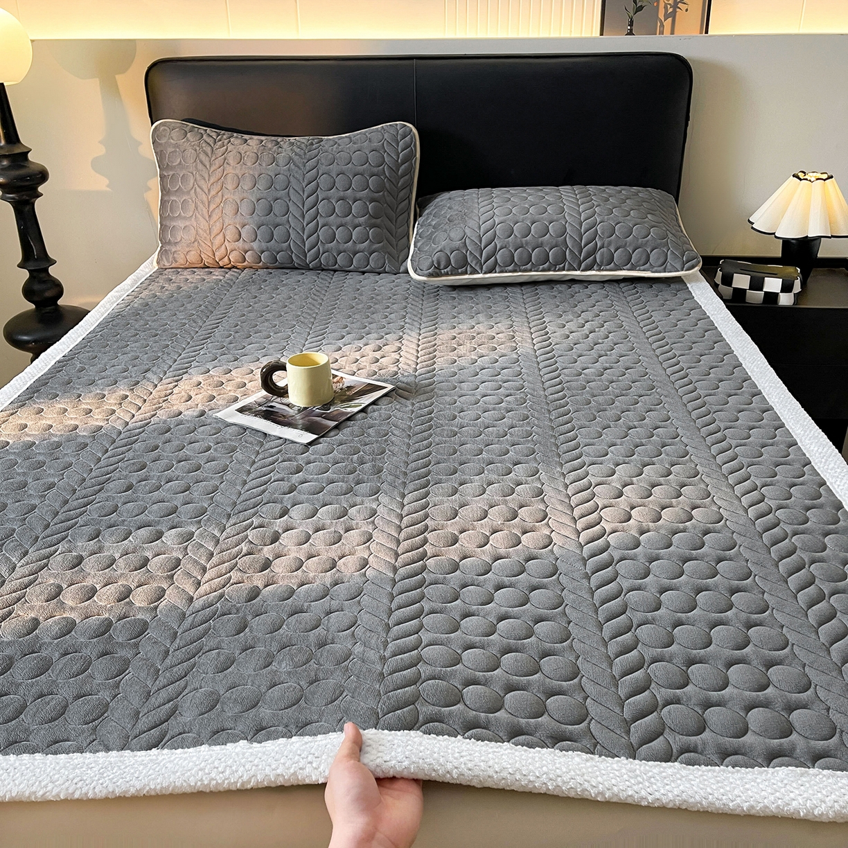 91家纺网 家纺一手货源 找家纺 希廷顿 2025新款加厚水晶绒床护垫 高级灰