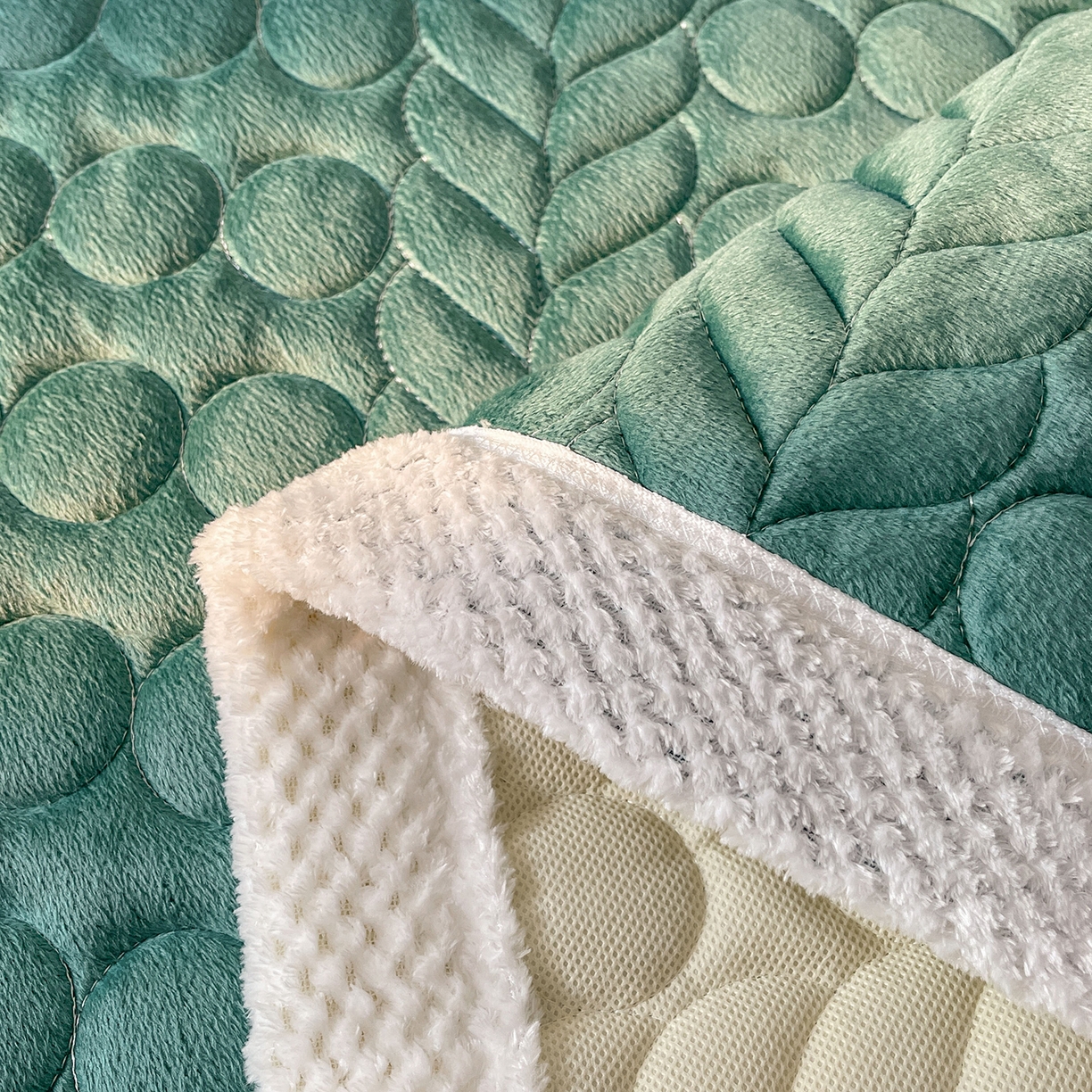 91家纺网 家纺一手货源 找家纺 希廷顿 2025新款加厚水晶绒床护垫 墨绿色