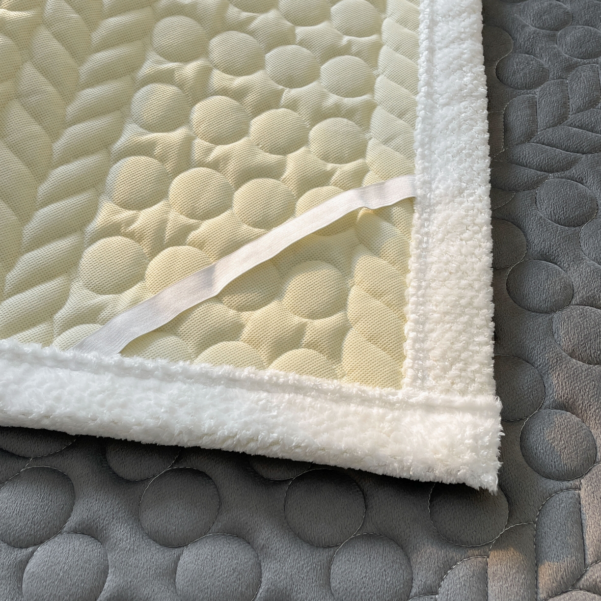 91家纺网 家纺一手货源 找家纺 希廷顿 2025新款加厚水晶绒床护垫 高级灰