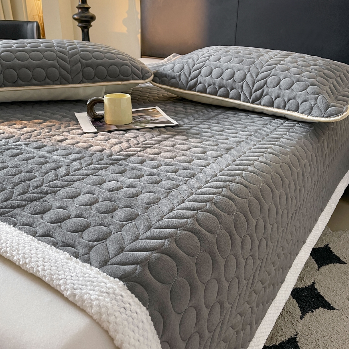 91家纺网 家纺一手货源 找家纺 希廷顿 2025新款加厚水晶绒床护垫 高级灰