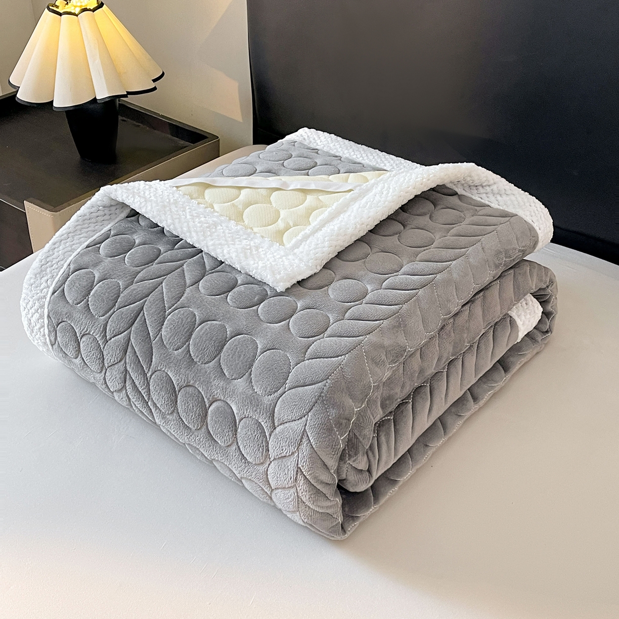 91家纺网 家纺一手货源 找家纺 希廷顿 2025新款加厚水晶绒床护垫 绅士灰