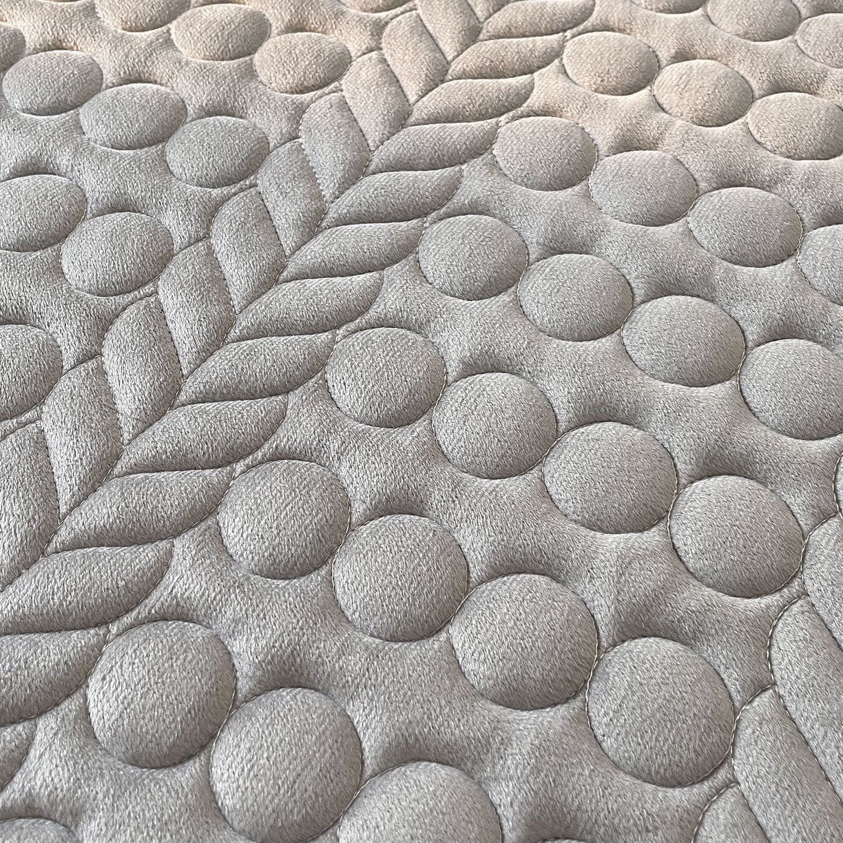 91家纺网 家纺一手货源 找家纺 希廷顿 2025新款加厚水晶绒床护垫 绅士灰