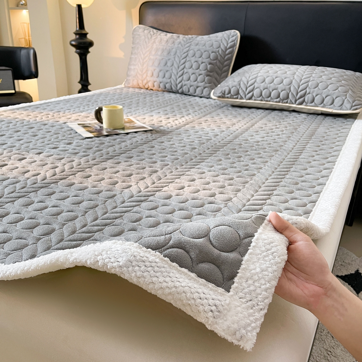 91家纺网 家纺一手货源 找家纺 希廷顿 2025新款加厚水晶绒床护垫 绅士灰