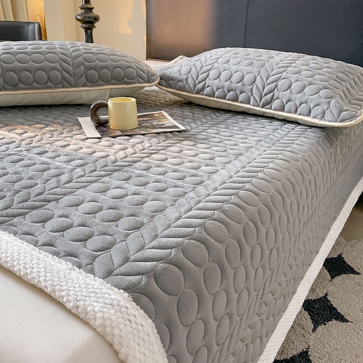 91家纺网 家纺一手货源 找家纺 希廷顿 2025新款加厚水晶绒床护垫 绅士灰