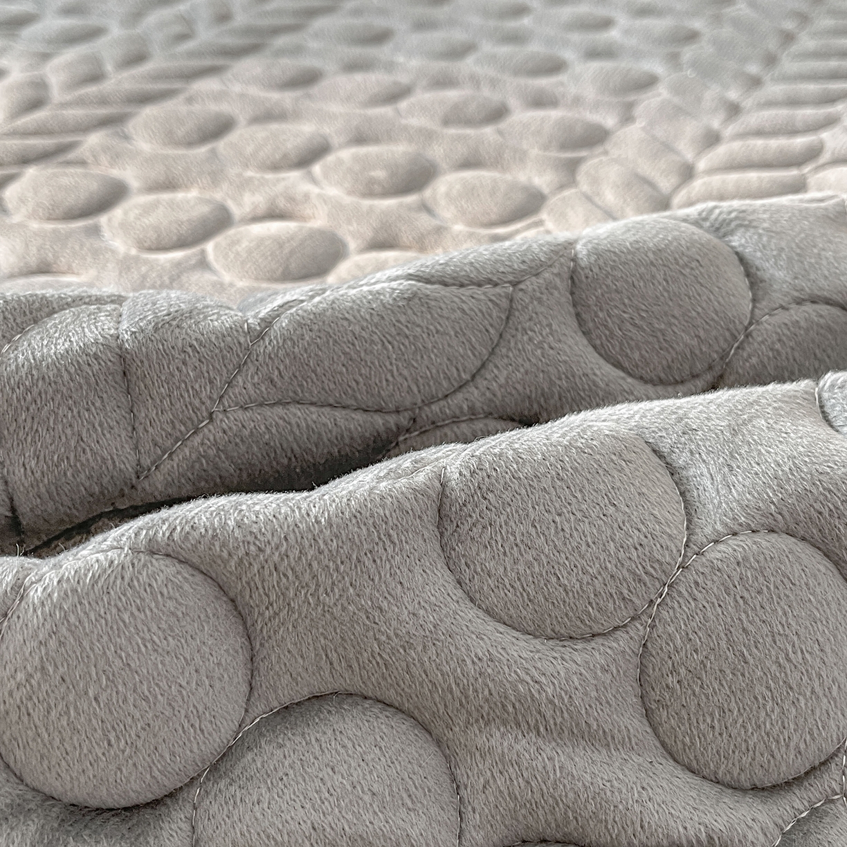 91家纺网 家纺一手货源 找家纺 希廷顿 2025新款加厚水晶绒床护垫 绅士灰