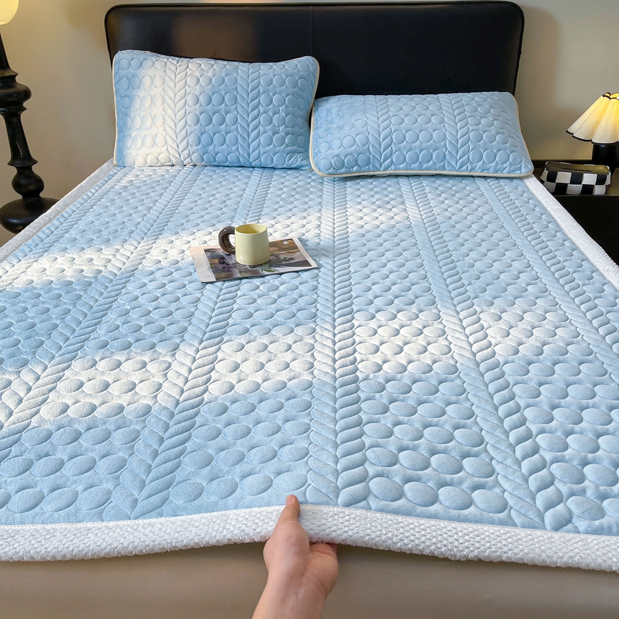 91家纺网 家纺一手货源 找家纺 希廷顿 2025新款加厚水晶绒床护垫 天空蓝