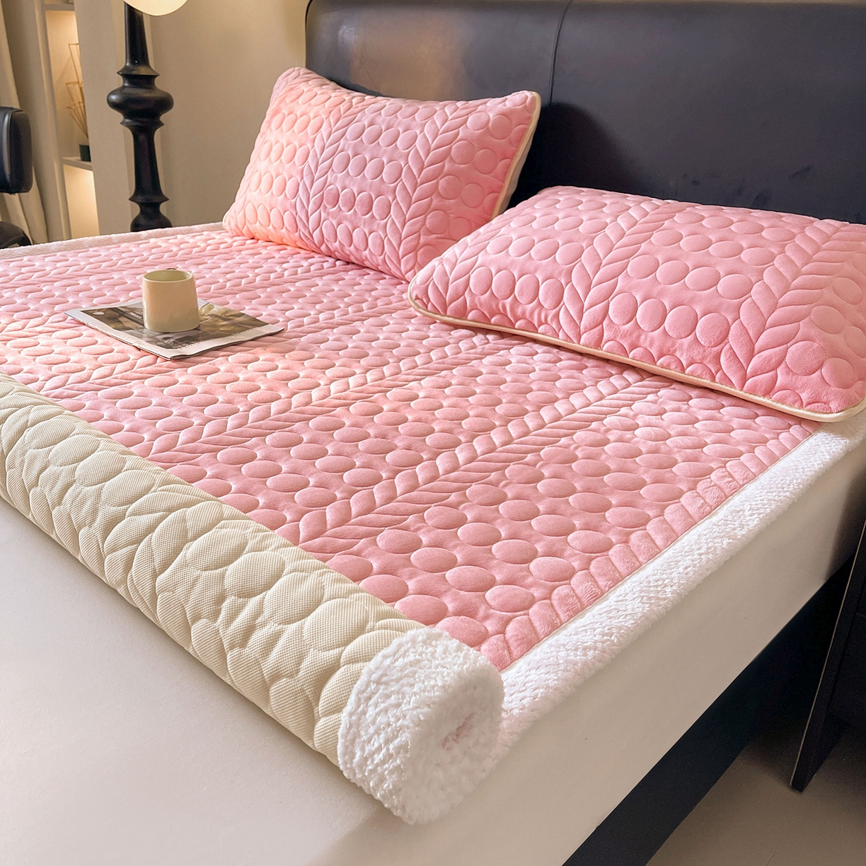 91家纺网 家纺一手货源 找家纺 希廷顿 2025新款加厚水晶绒床护垫 粉玉色