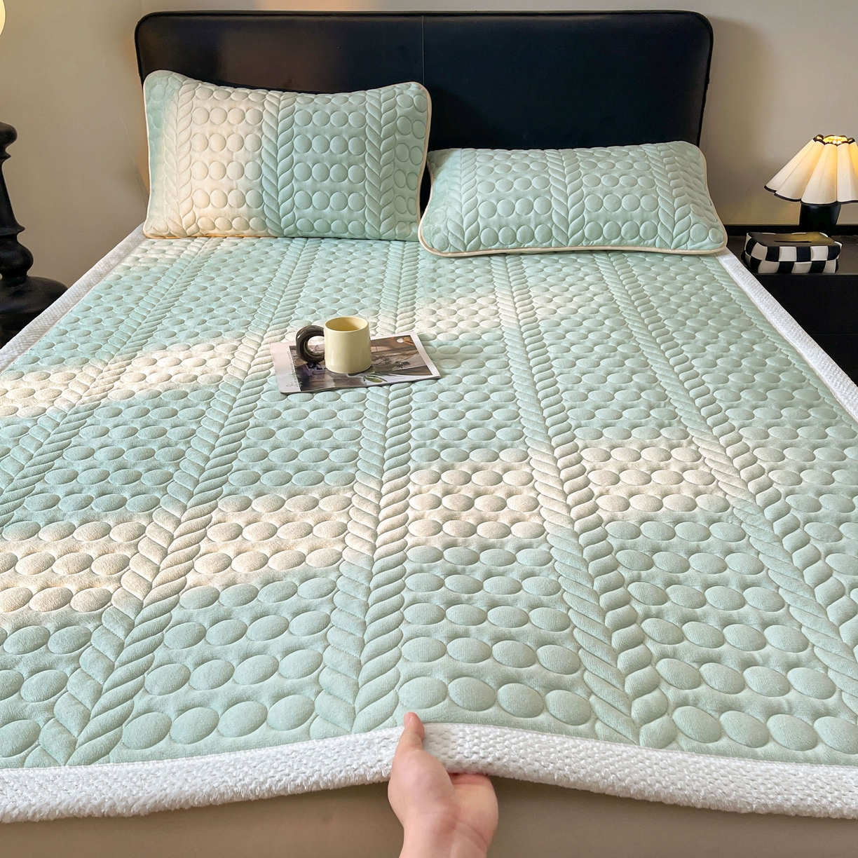 91家纺网 家纺一手货源 找家纺 希廷顿 2025新款加厚水晶绒床护垫 薄荷绿