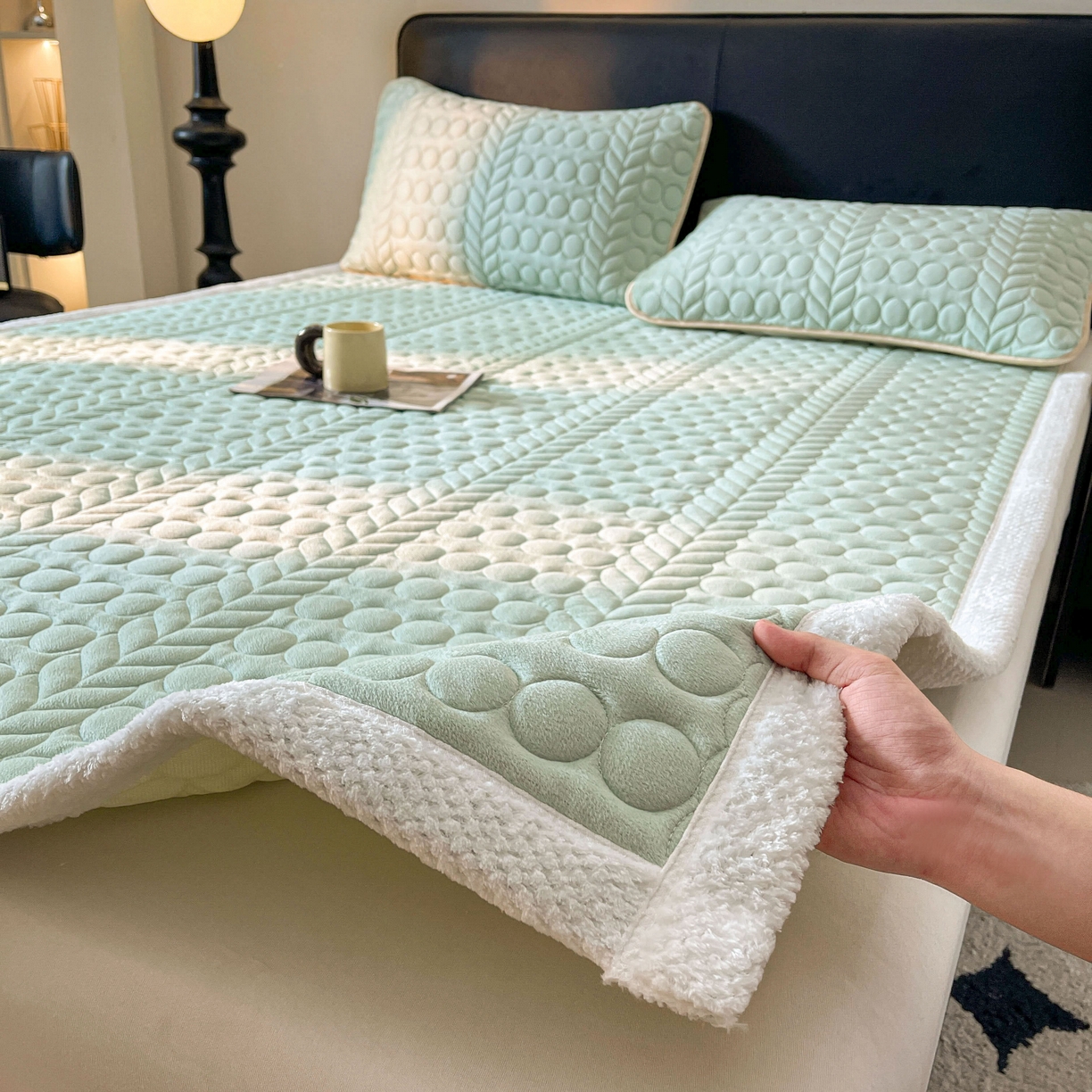 91家纺网 家纺一手货源 找家纺 希廷顿 2025新款加厚水晶绒床护垫 薄荷绿