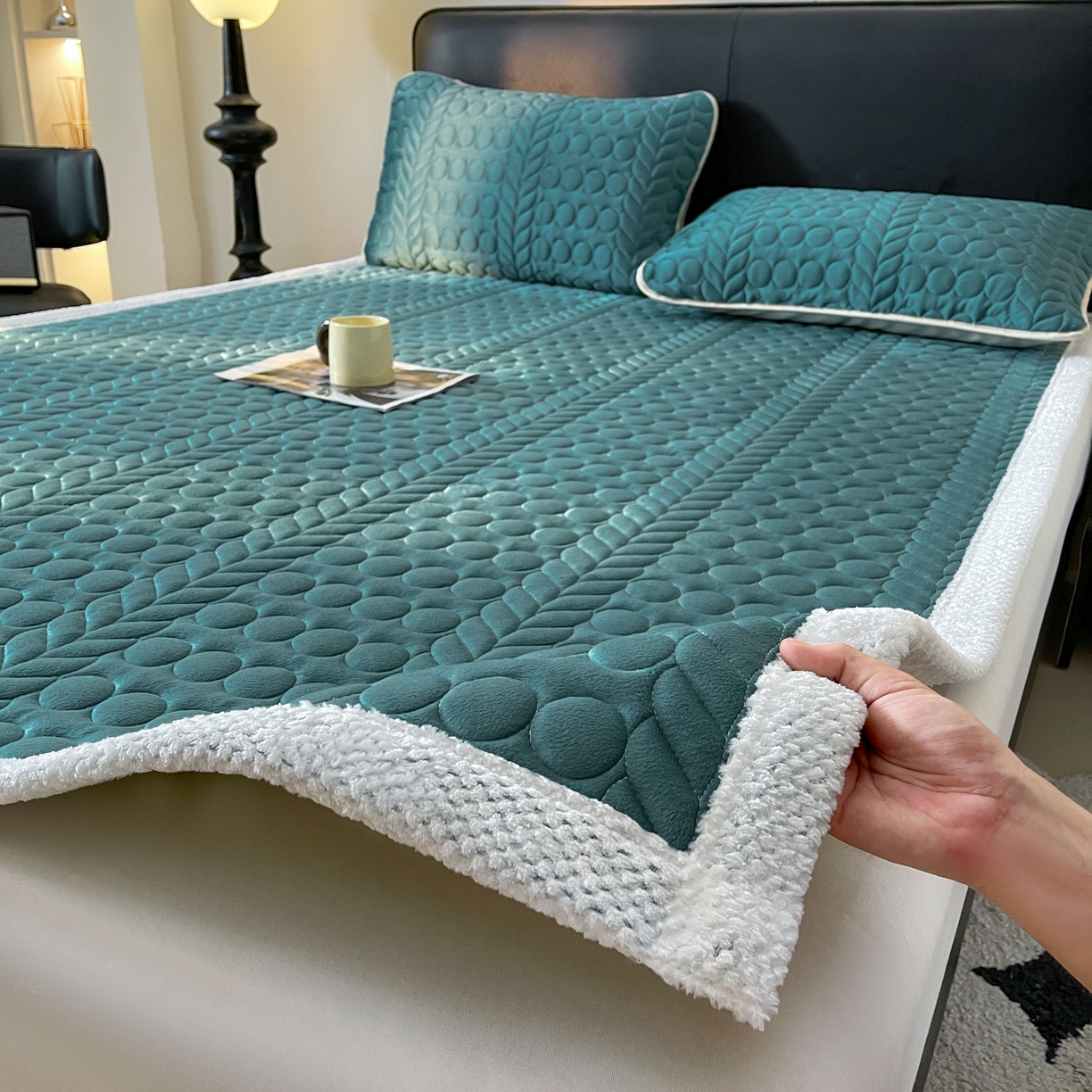 91家纺网 家纺一手货源 找家纺 希廷顿 2025新款加厚水晶绒床护垫 藏青色