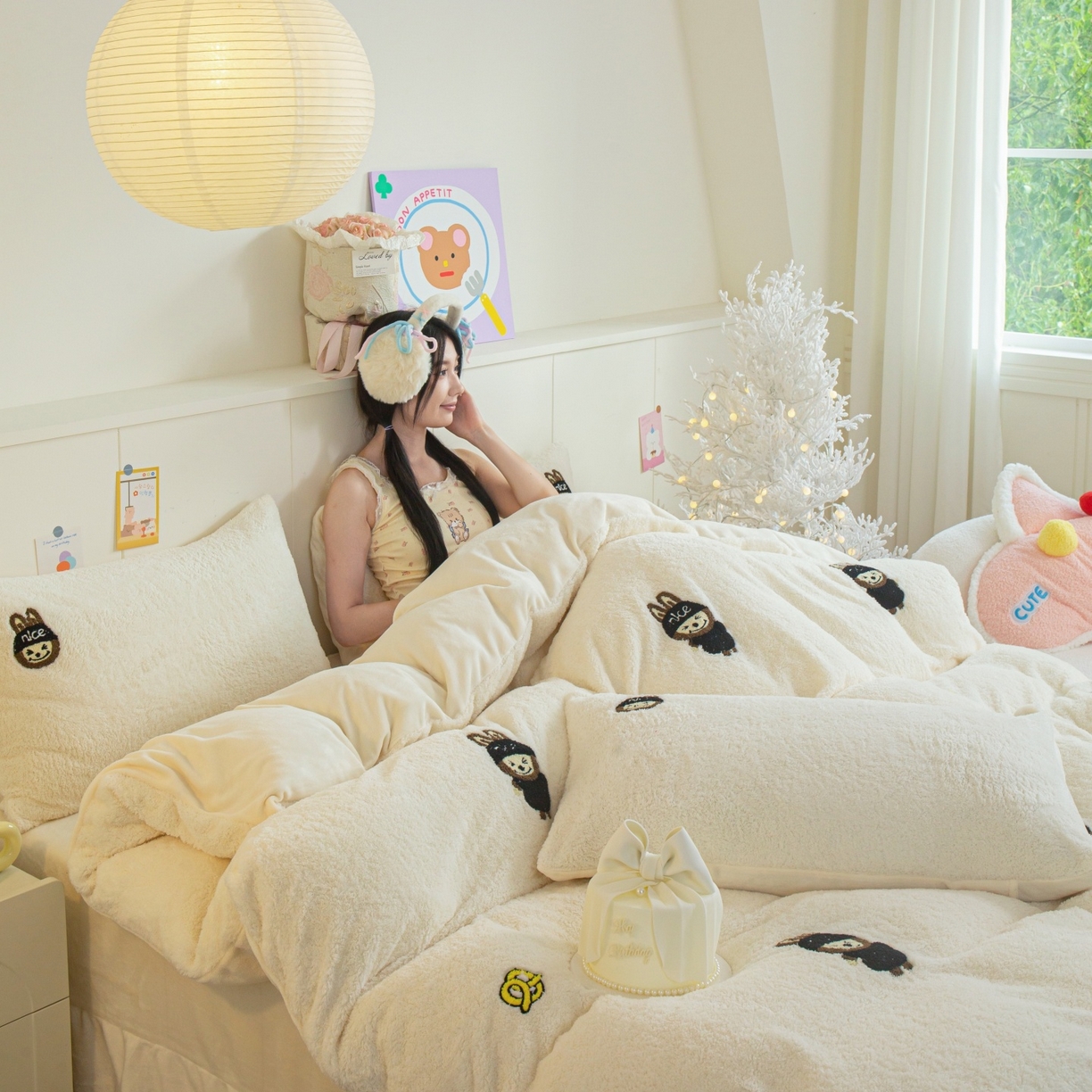 91家纺网 家纺一手货源 找家纺 庭笙 2025新款高克重泰迪绒毛巾刺绣牛奶绒四件套 bubu-米白