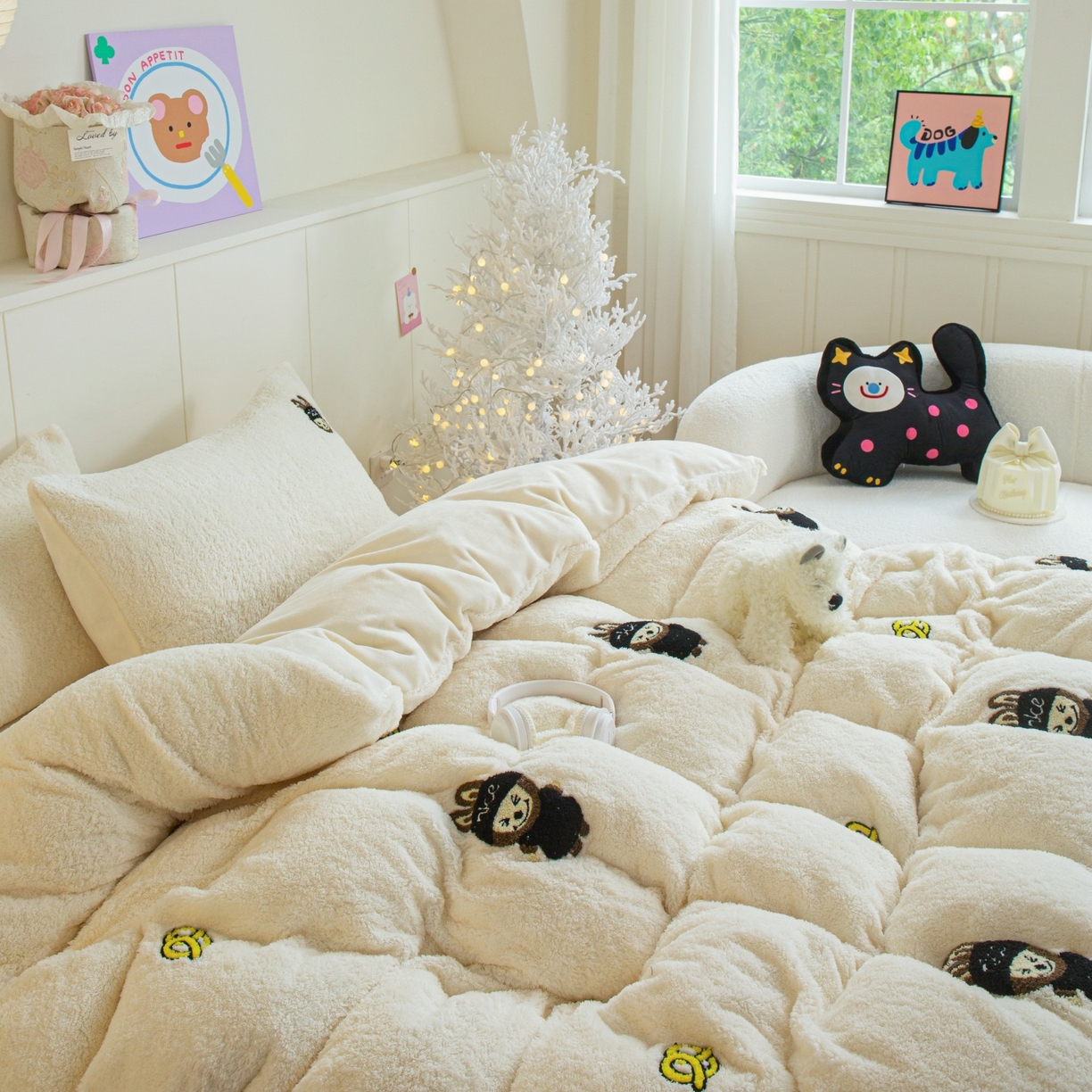 91家纺网 家纺一手货源 找家纺 庭笙 2025新款高克重泰迪绒毛巾刺绣牛奶绒四件套 bubu-米白